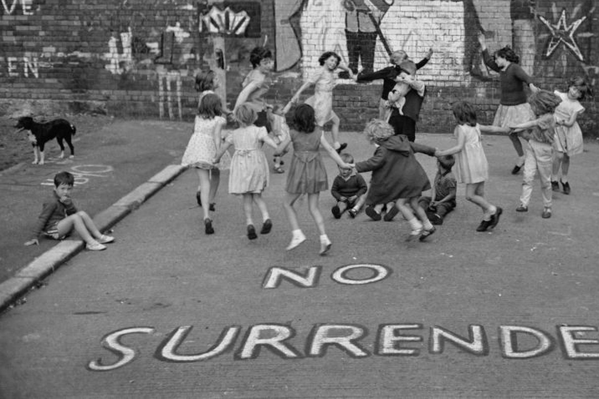 No Surrender, Belfast, Estate Edition, Ritratto fotografico in vendita 2