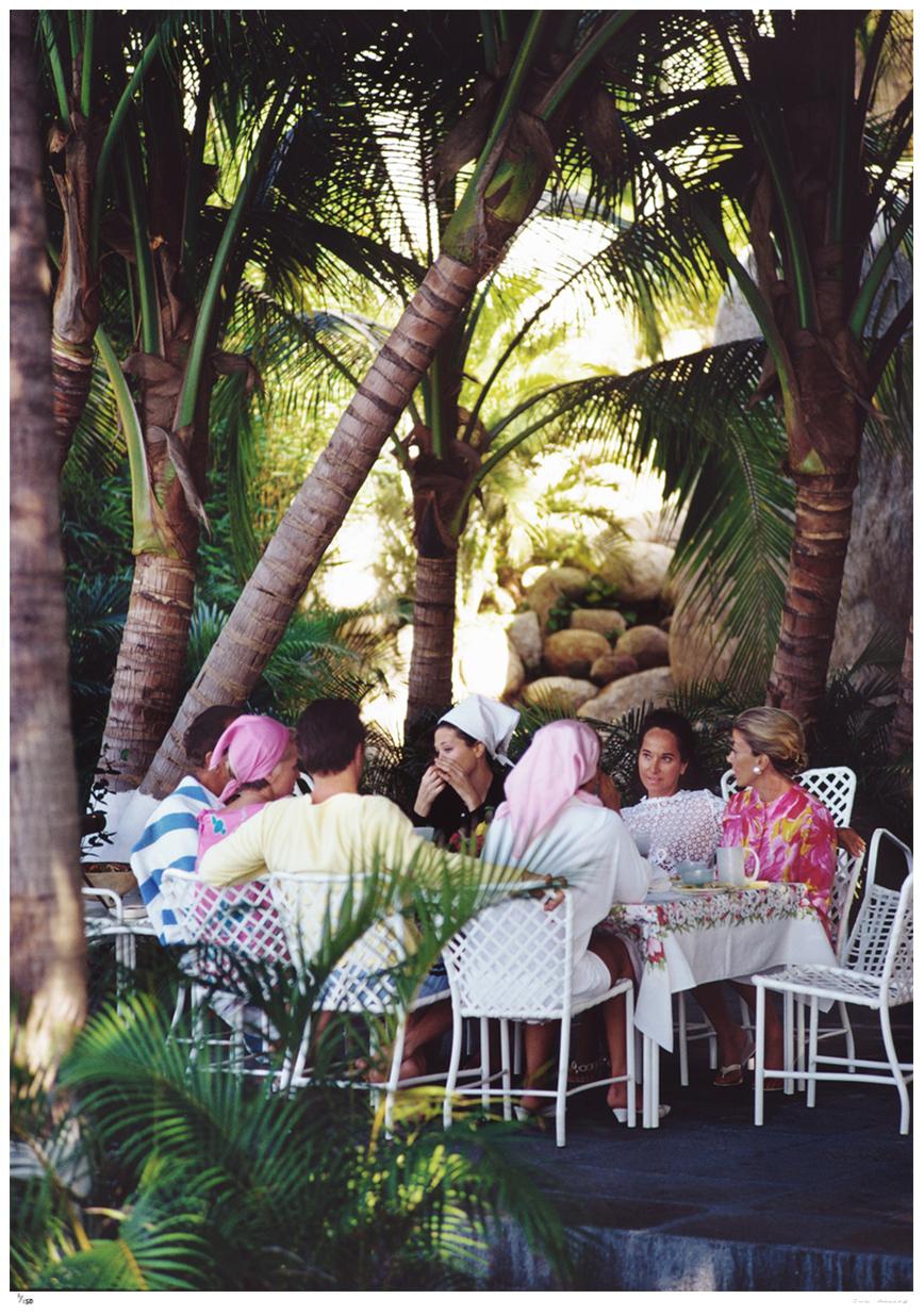 Oberon's Lunch 1966 - Slim Aarons Estampillé par la succession
