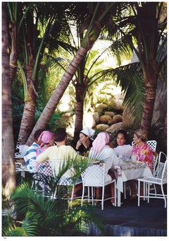 Oberon's Lunch 1966 - Slim Aarons Estampillé par la succession