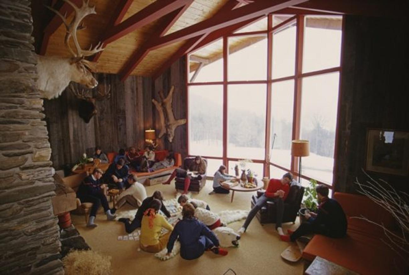 On The Slopes Of Sugarbush 
1960
by Slim Aarons

Slim Aarons Limited Estate Edition

A group of people relaxing in a chalet in the Sugarbush Mountain ski resort, one of the largest ski resorts in New England, in Warren, Vermont, USA, circa 1960.