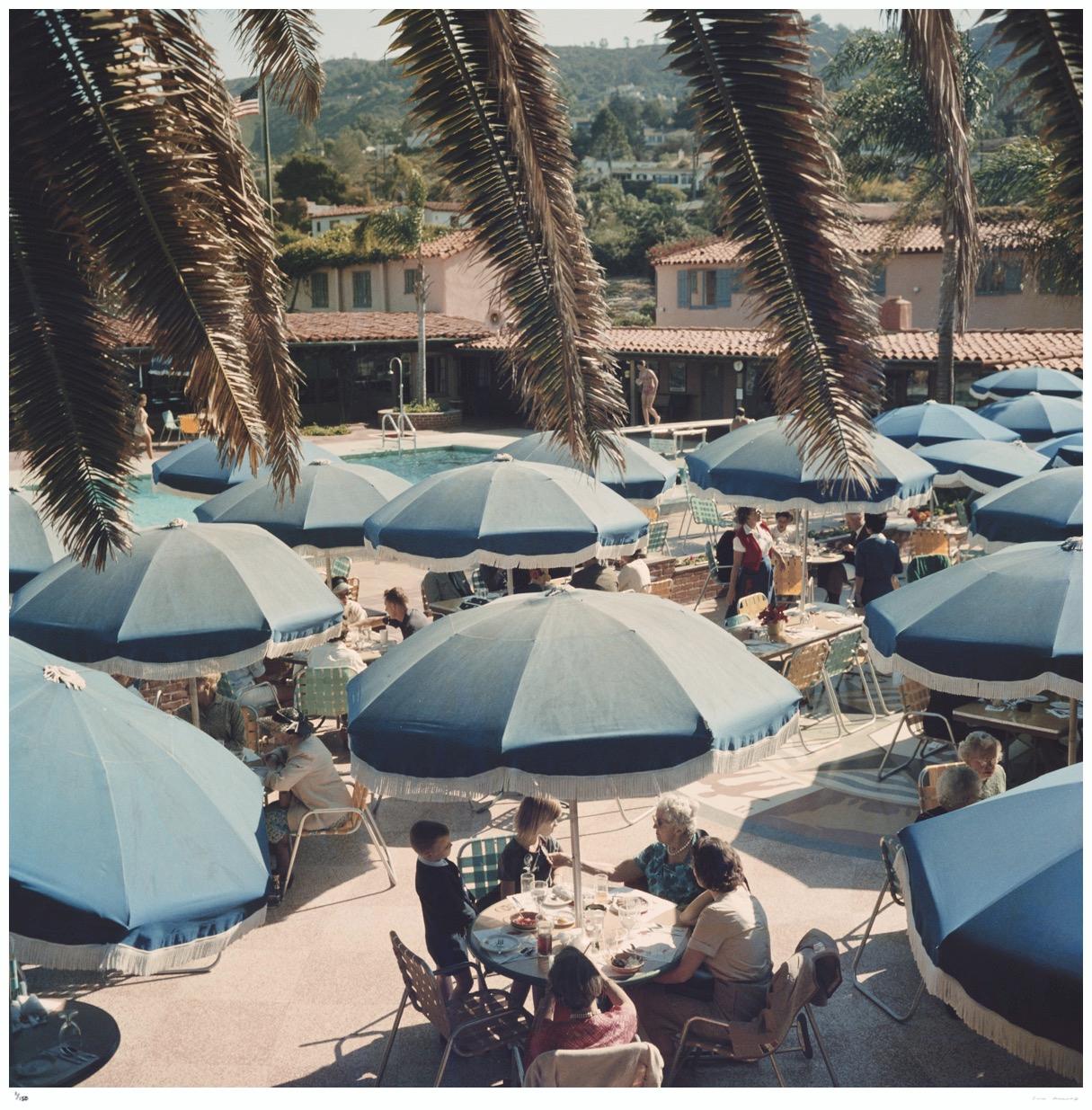 Salle à manger d
extérieur 1956 - Slim Aarons Estate Stamped