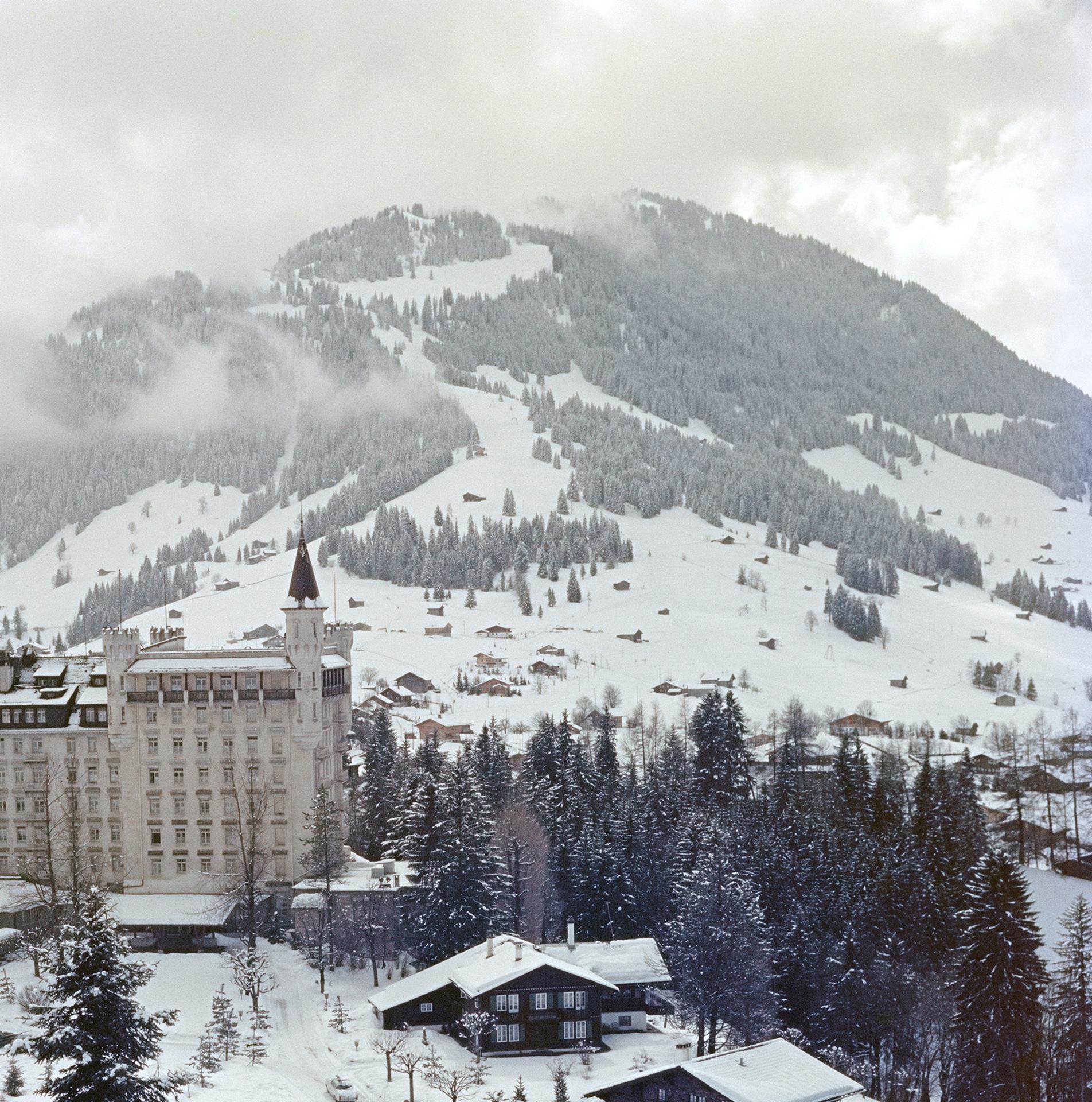 Palace Hotel, Gstaad, Nachlass Edition, Landschaftsfotografie

Diese Landschaftsaufnahme des Gesellschaftsfotografen Slim Aarons aus den frühen 1960er Jahren zeigt das Palace Hotel in Gstaad, 1961.

Dies ist eine nachlassgestempelte und