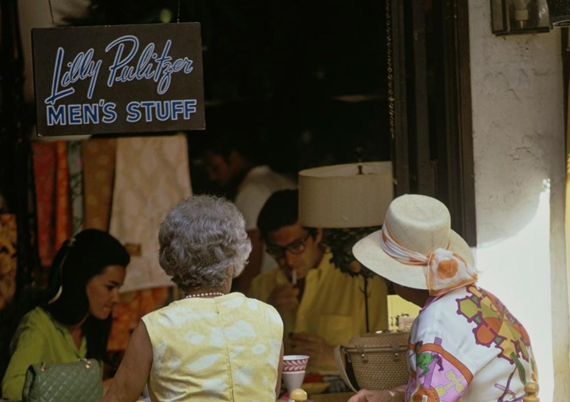 Palm Beach Shoppers, 1968 - Outside Lilly Pulitzer Beach Resort Fashion Boutique - American Modern Photograph by Slim Aarons