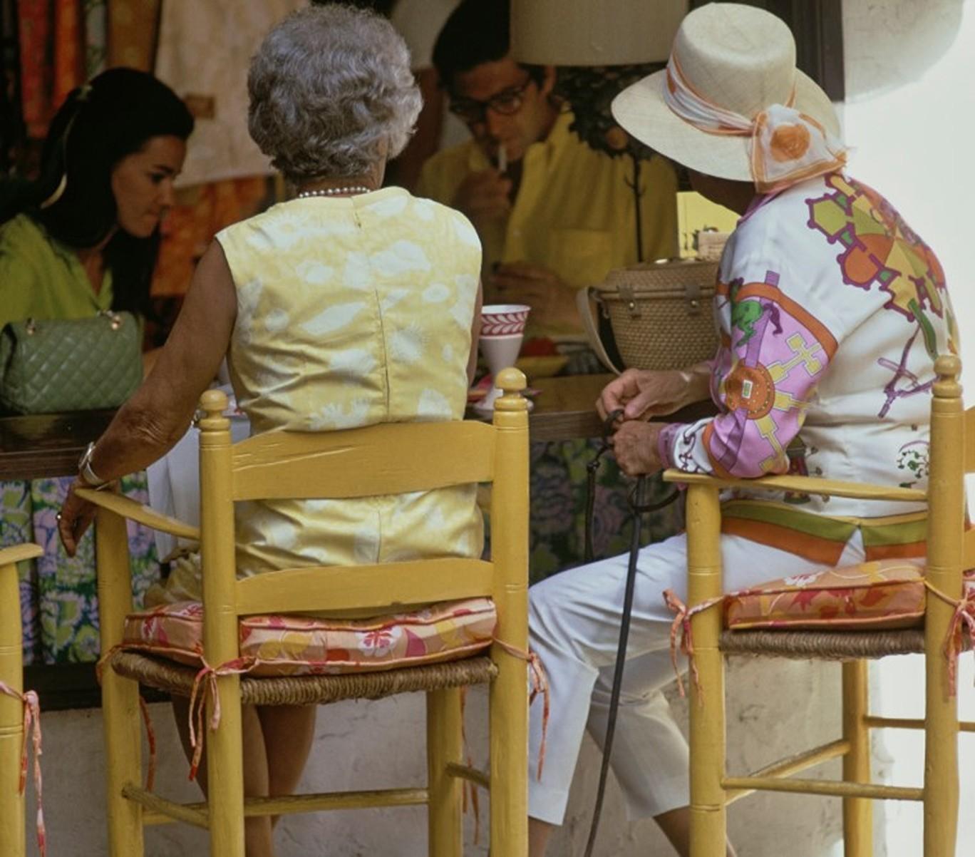 Palm Beach Shoppers, 1968 - Outside Lilly Pulitzer Beach Resort Fashion Boutique - Black Color Photograph by Slim Aarons