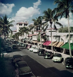 Slim Aarons - Édition estampillée de la succession de Palm Beach Street, 1953