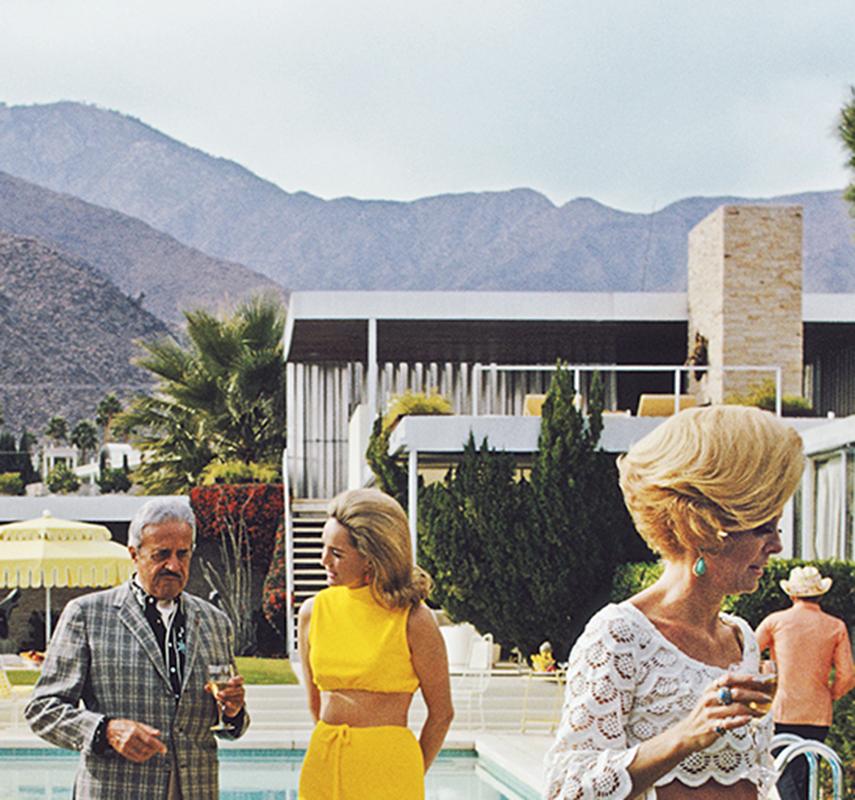 Palm Springs Party Slim Aarons Stampa limitata con timbro dell'azienda in vendita 3