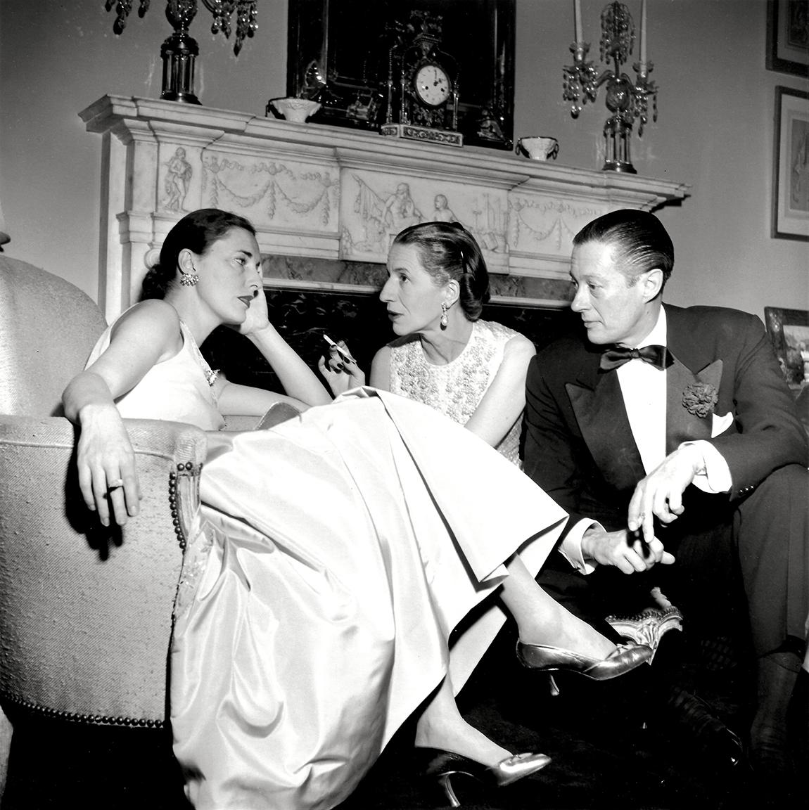 Party de Park Avenue : New York, 1952 - Photograph de Slim Aarons