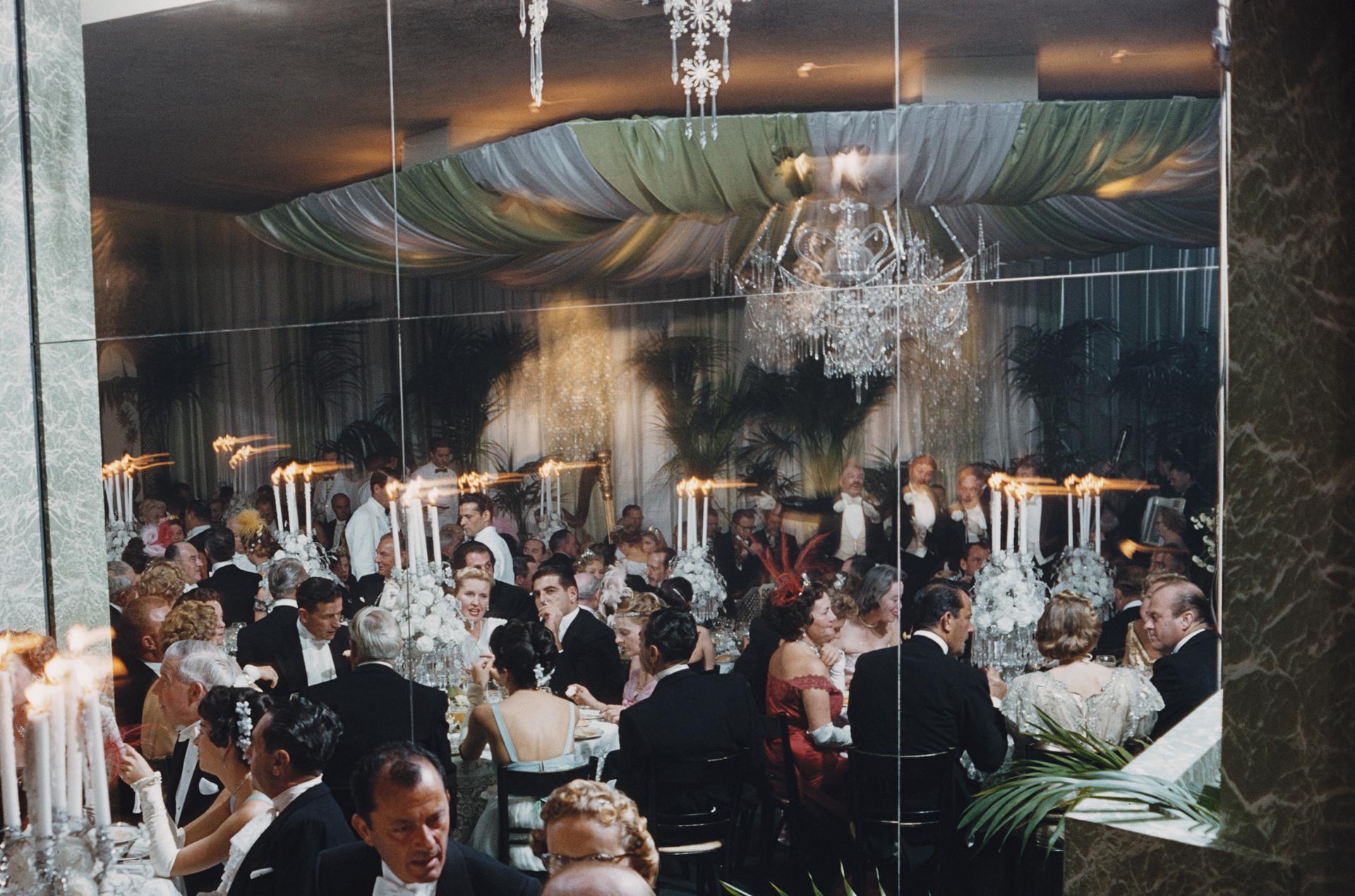 La fête chez Romanoff's, édition de la succession de Slim Aarons en vente 2