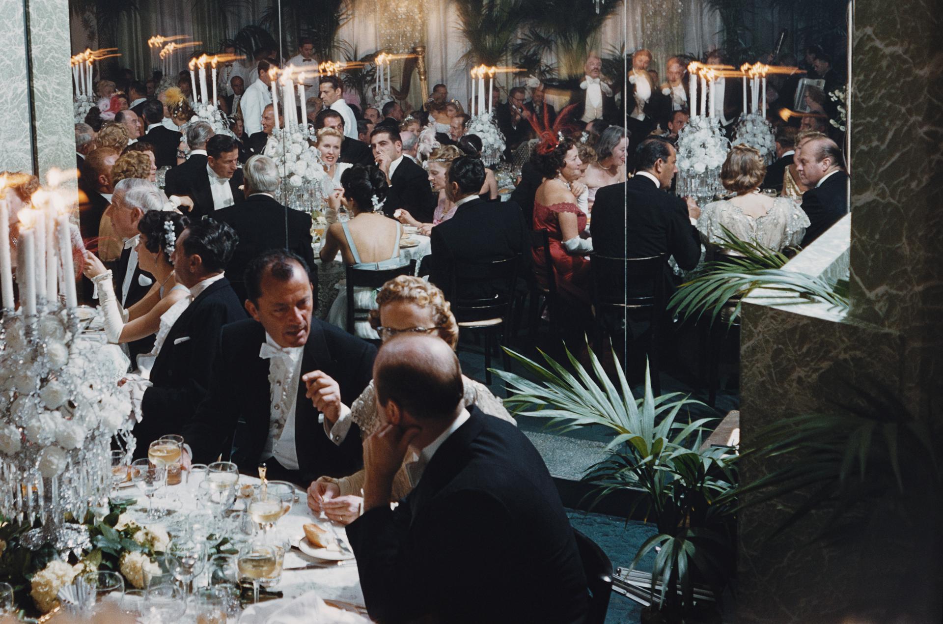 La fête chez Romanoff's, édition de la succession de Slim Aarons en vente 3