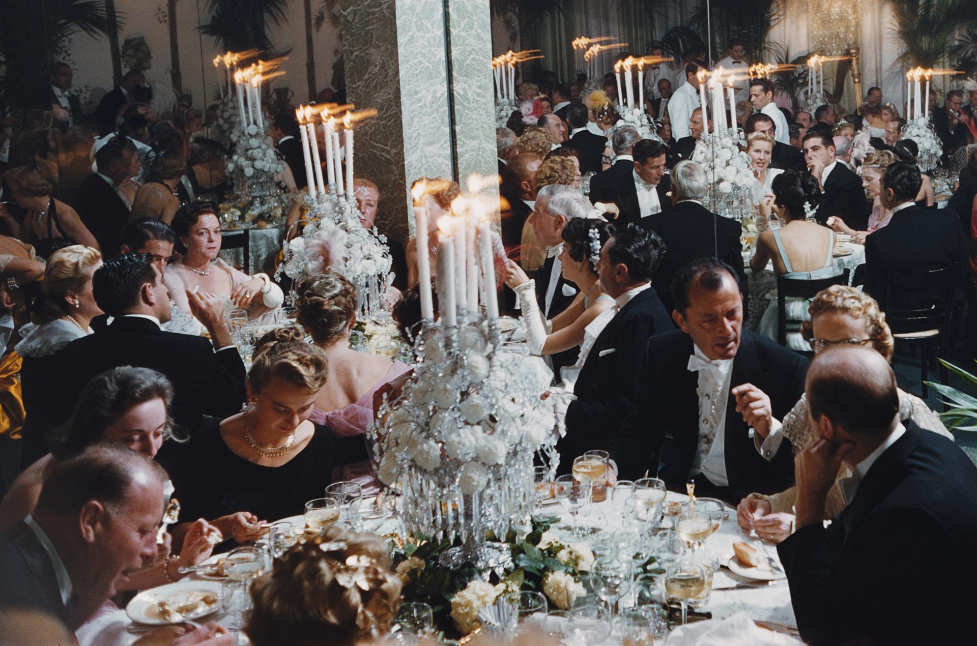 La fête chez Romanoff's, édition de la succession de Slim Aarons en vente 4