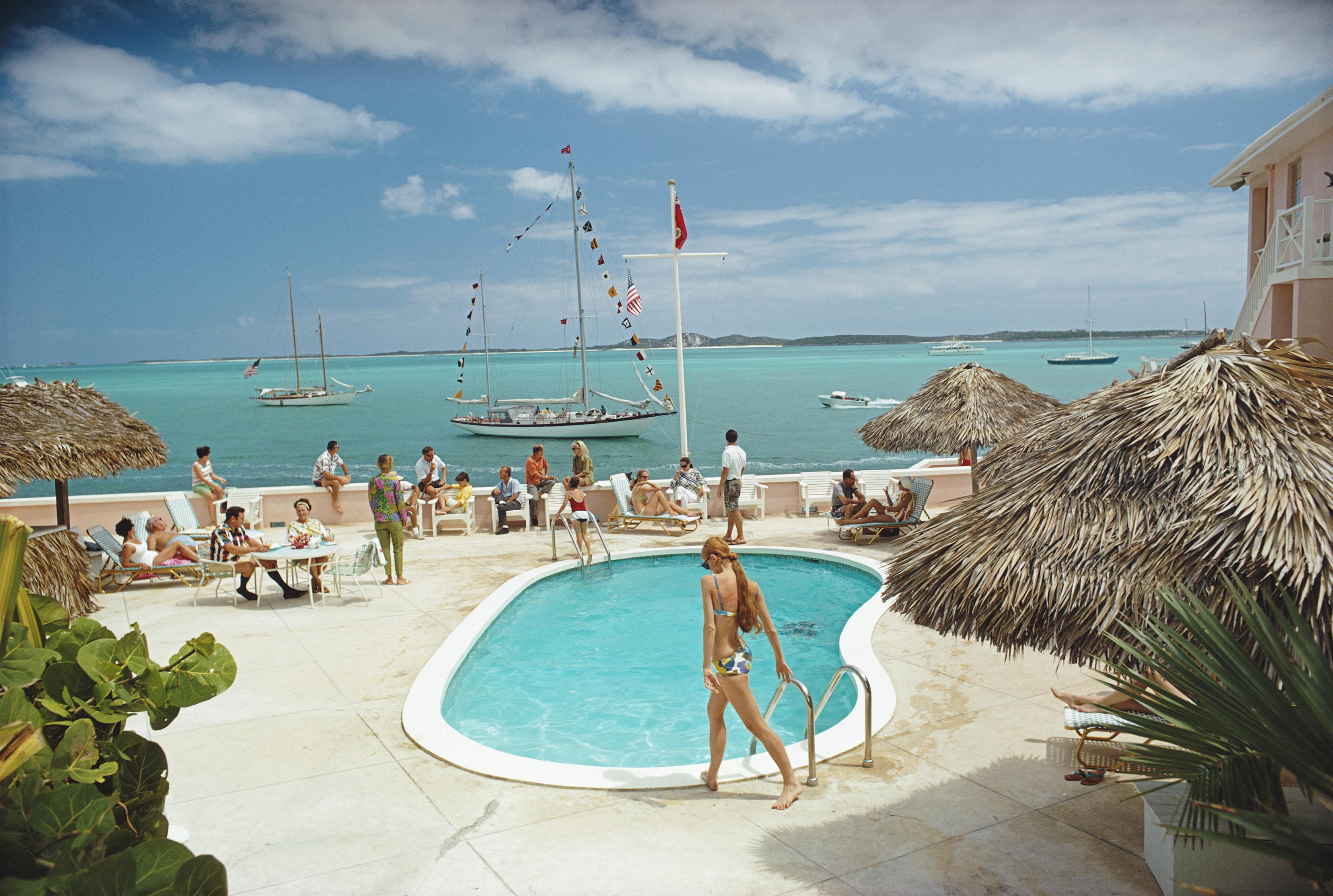 Figurative Photograph di Slim Aarons - Pace e abbondanza