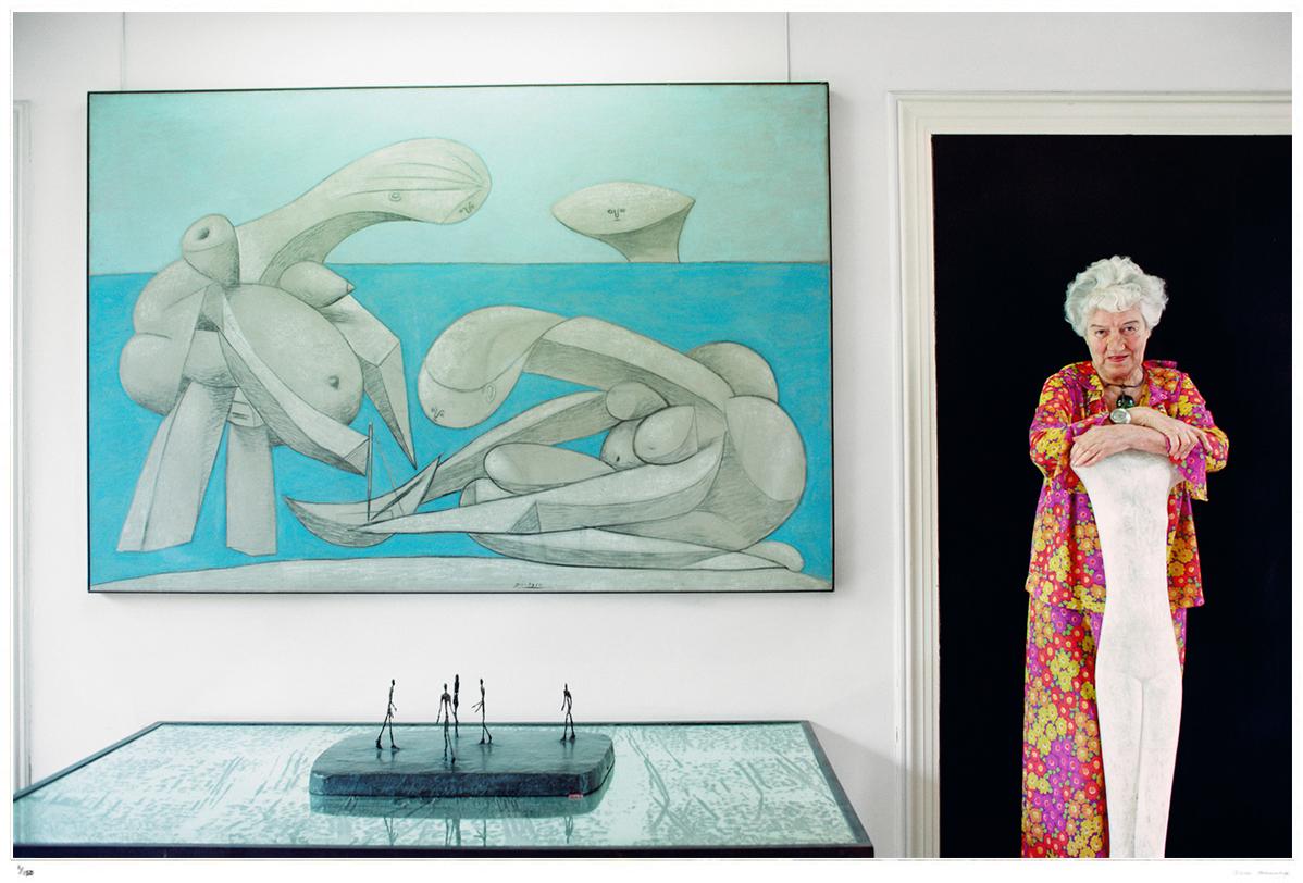 Peggy Guggenheim 1978 - Slim Aarons Nachlass gestempelt

Peggy Guggenheim (1898 - 1979) im Palazzo Venier Dei Leoni, Venedig. Der Palast beherbergt ihre private Kunstsammlung, darunter Picassos "Am Strand" (links im Bild).

12 x 16" Zoll / 30 x 41
