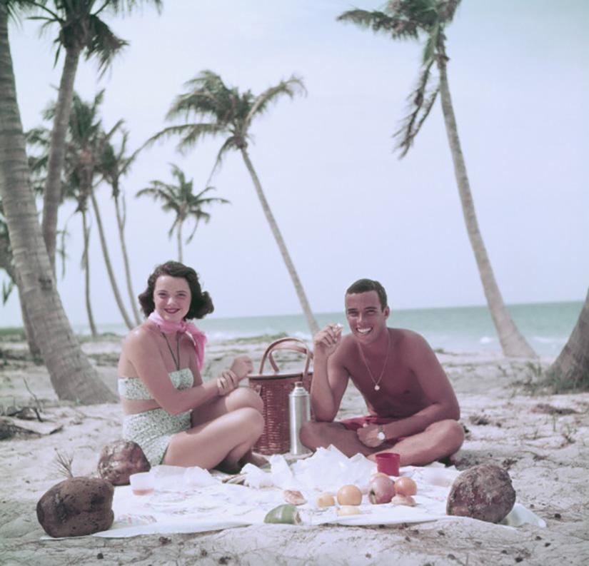 Slim Aarons Color Photograph - Peter and Lilly Pulitzer in Palm Beach, Florida