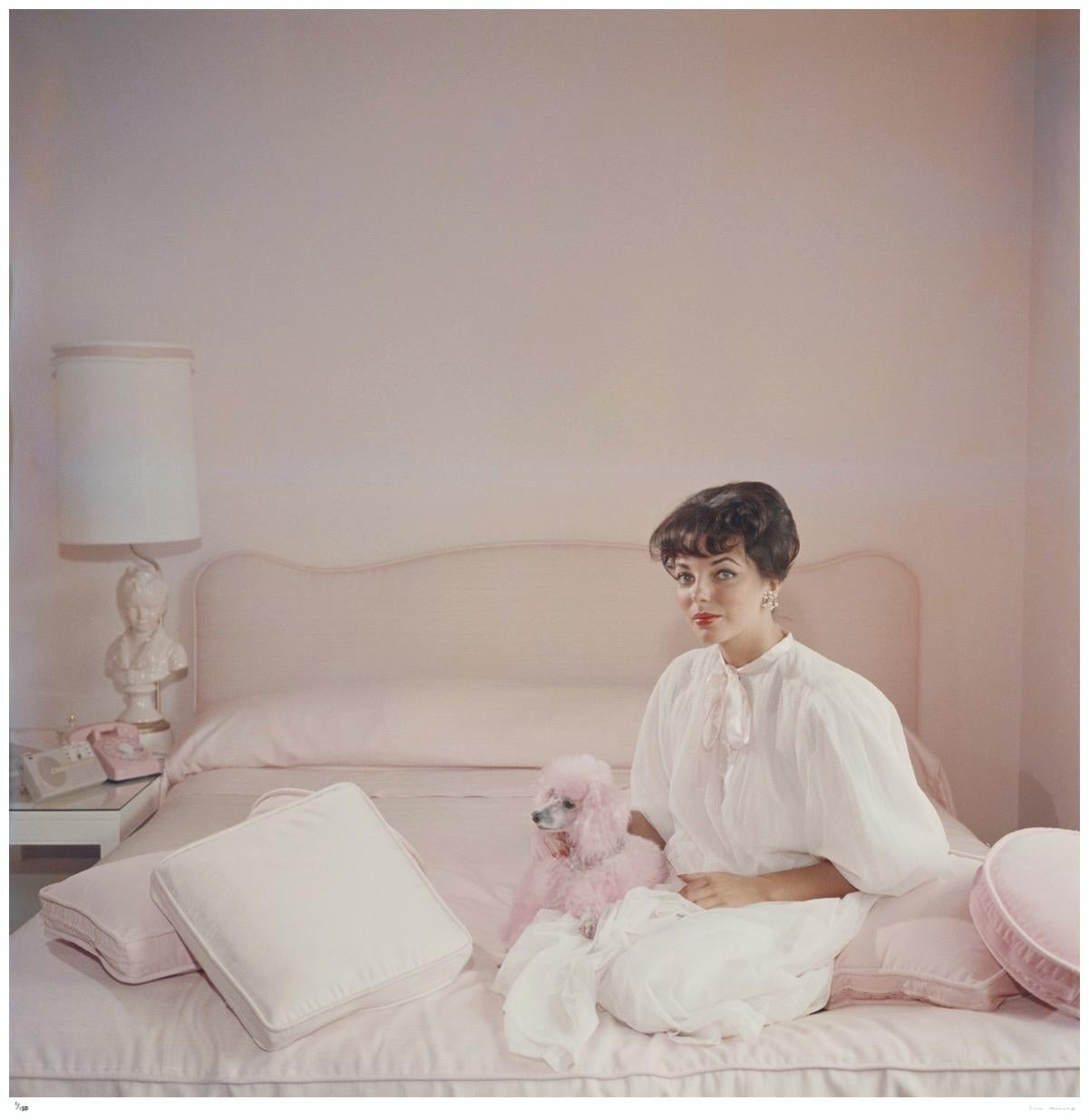 Accessoire rose 1955 - Slim Aarons Estate Stamped