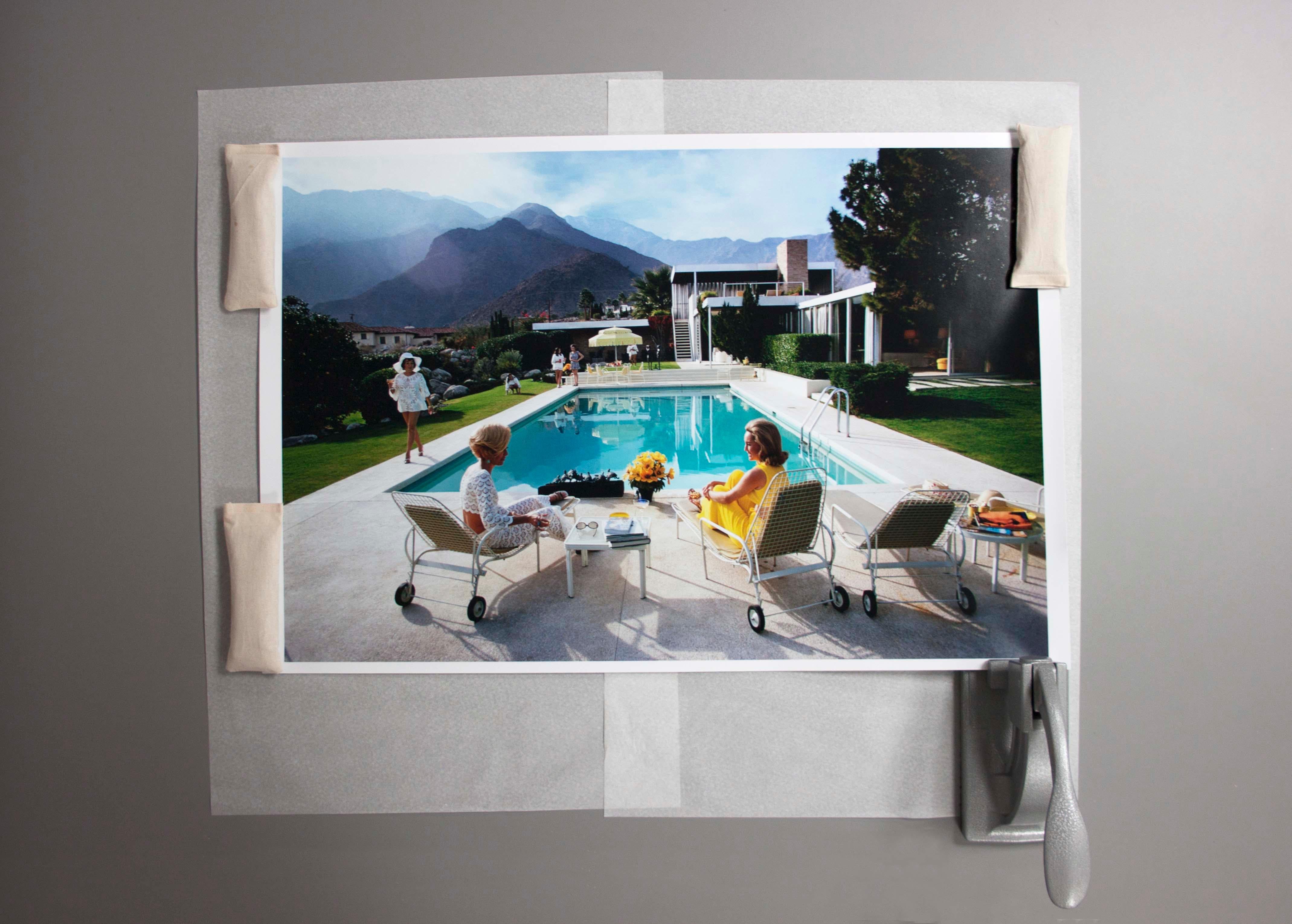 „Poolside Glamour“ von Slim Aarons, Nachlass gestempelt und limitiert, mehrere Größen im Angebot 10
