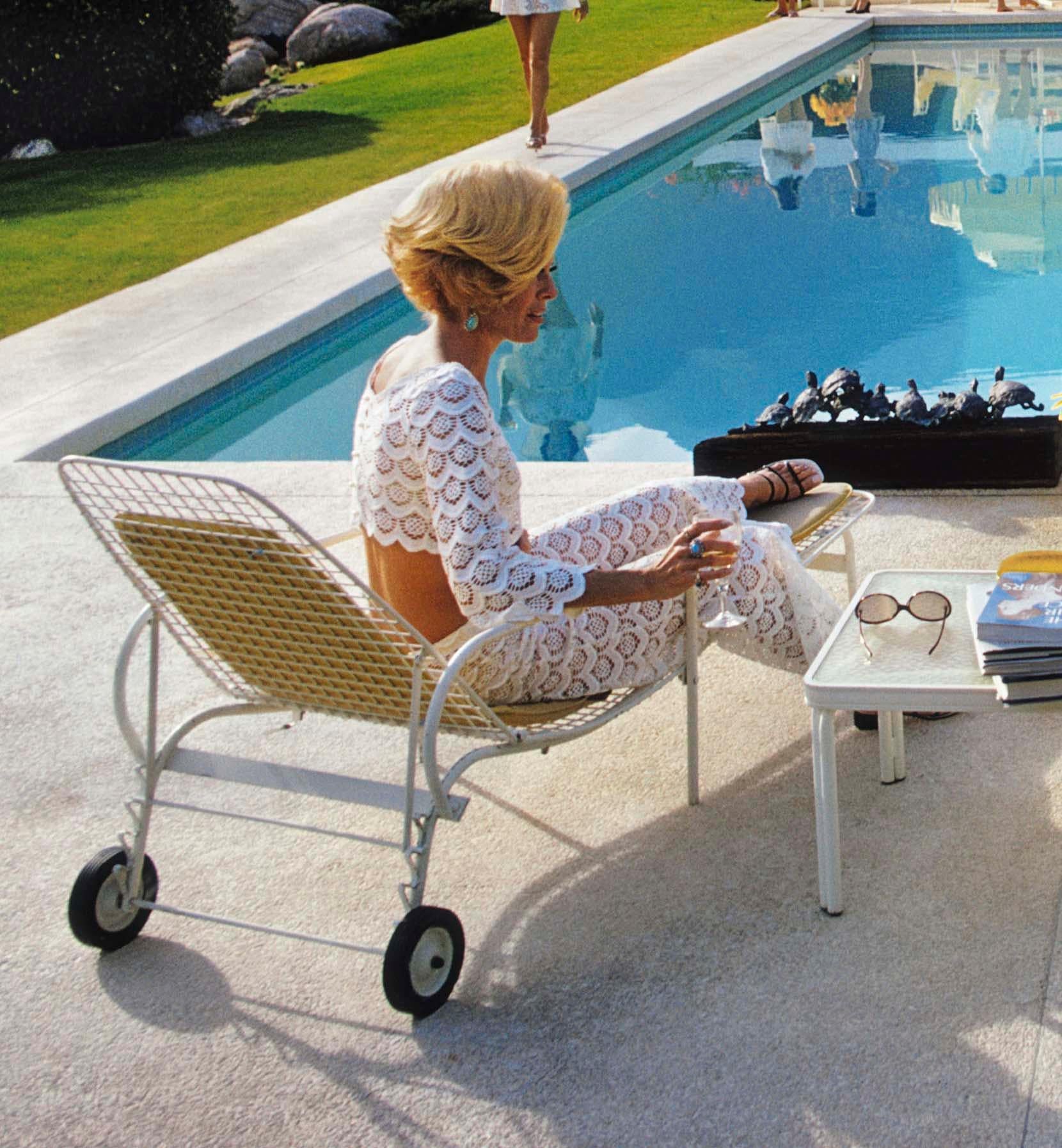 „Poolside Glamour“ von Slim Aarons, Nachlass gestempelt und limitiert, mehrere Größen im Angebot 2