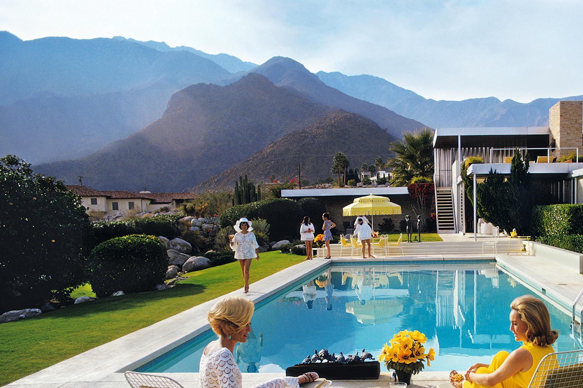Poolside Glamour, Edición Estate, Agotado - Photograph de Slim Aarons