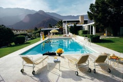Tumbonas junto a la piscina, California, Estate Edition, Fotografía moderna de mediados de siglo