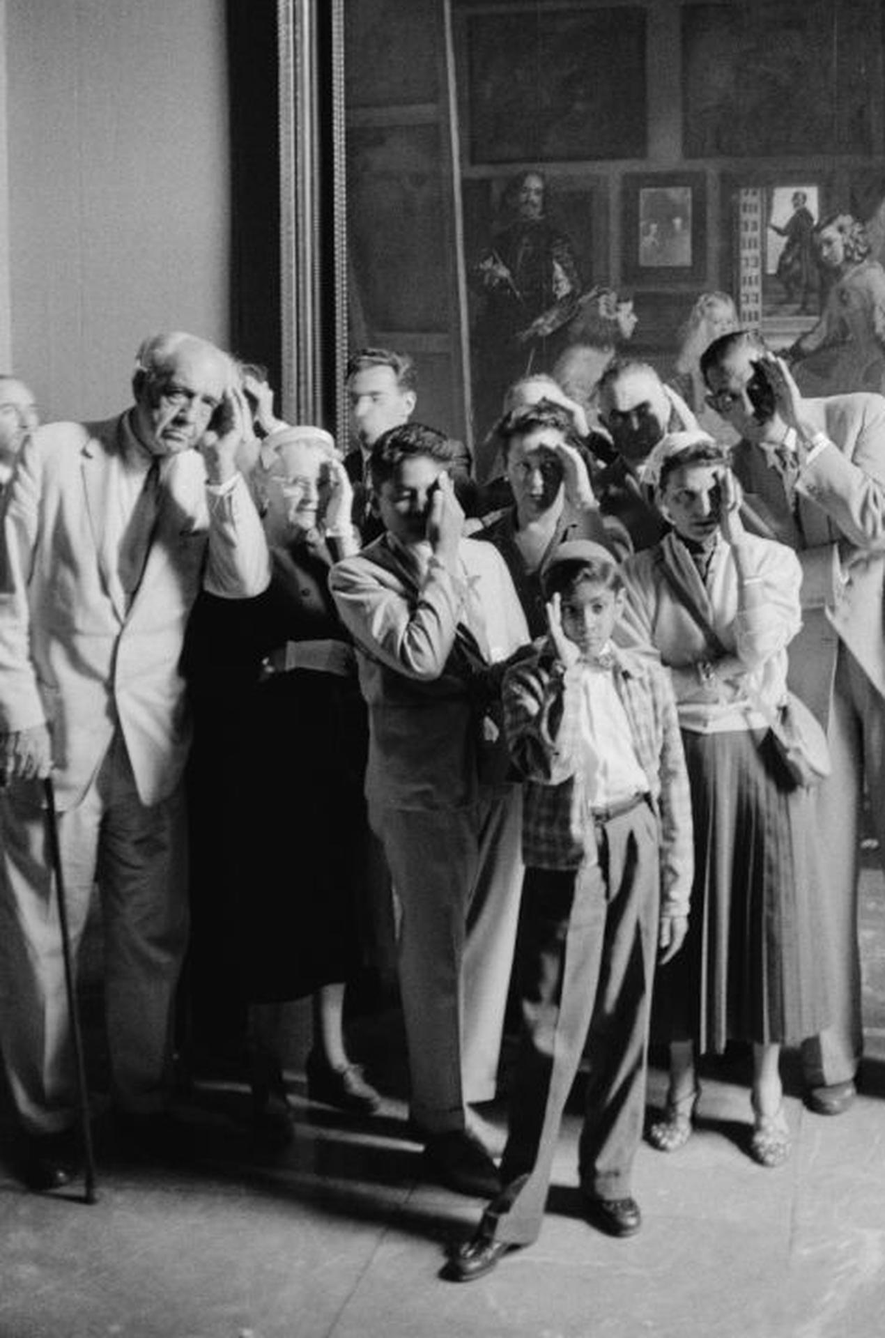 Prado Visitors, Madrid, Estate Edition, Portrait Photograph For Sale 4