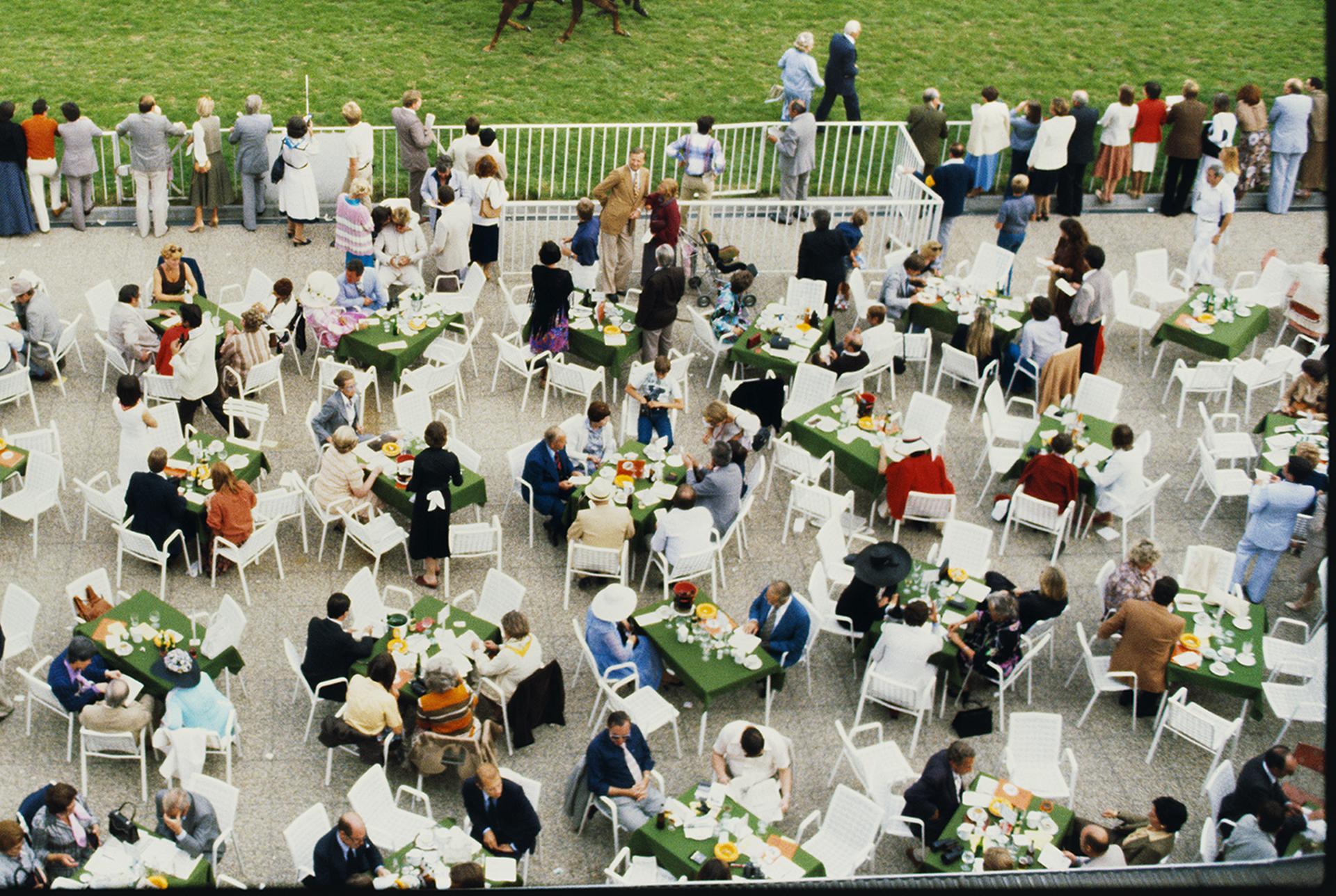 Course de chevaux à Baden Baden, Allemagne, édition limitée, photographie de paysage en vente 1