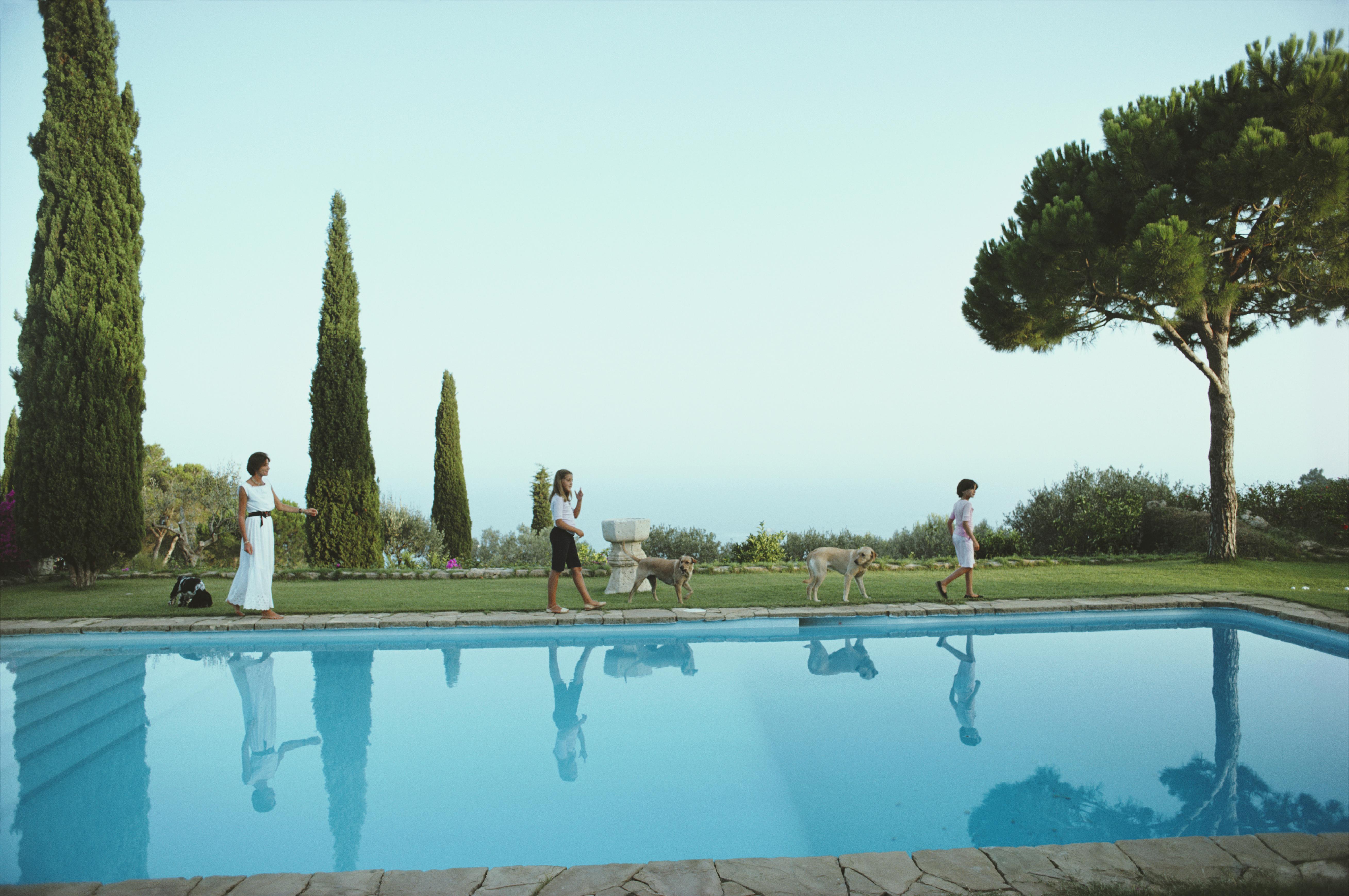 Slim Aarons Figurative Photograph – Roca Llisa, Ibiza, Spanien, Nachlassausgabe