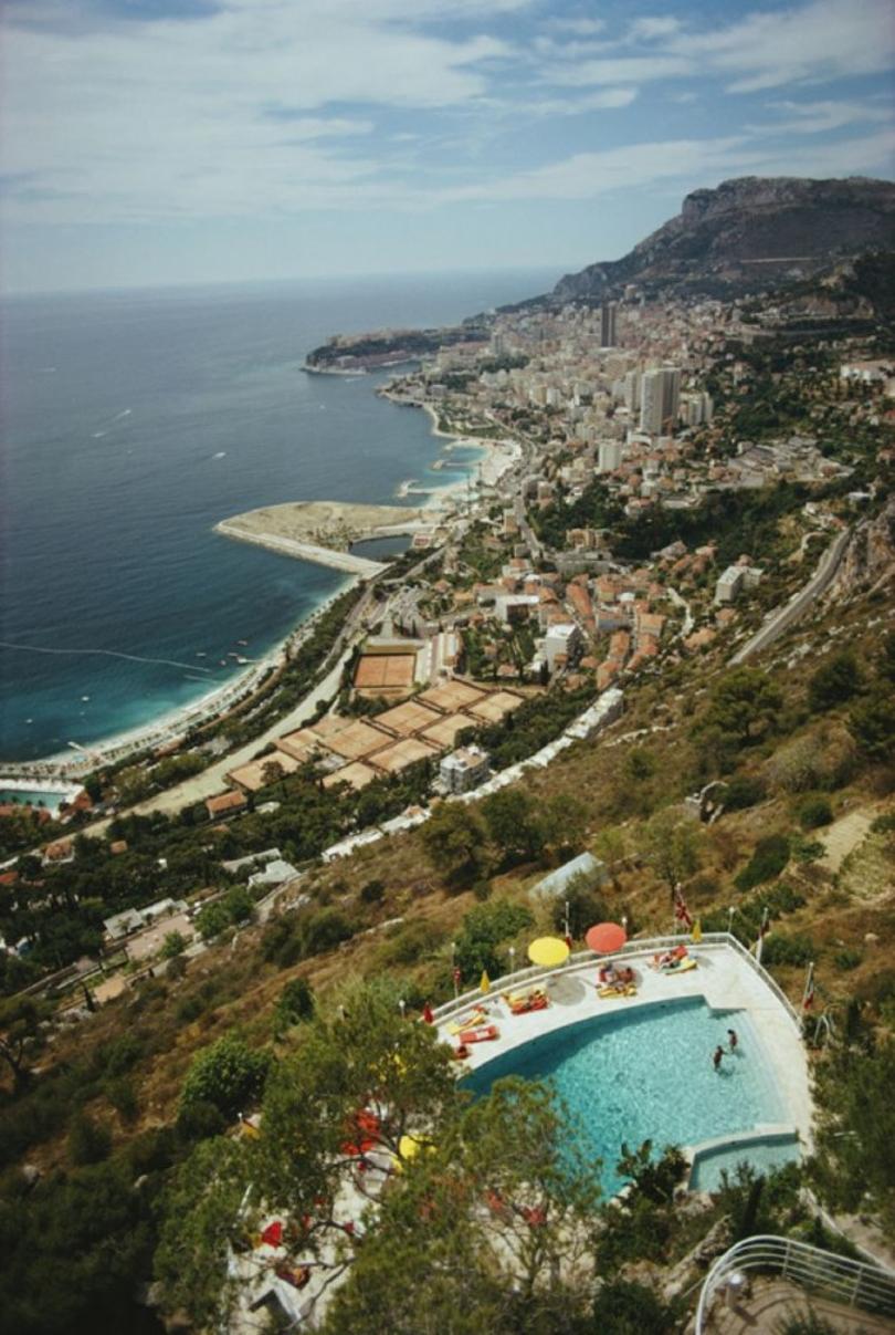 Roquebrune-Cap-Martin 
1970
por Slim Aarons

Slim Aarons Edición Limitada Estate

Vista desde una ladera de Roquebrune-Cap-Martin, sureste de Francia, mirando hacia Mónaco, agosto de 1970.

sin enmarcar
c escribir imprimir
impreso 2023
20 x 24"  -