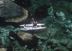 Remando frente a las costas de Sicilia, 1975 - Copia de edición limitada con sello del autor, tipo C, 16" x 20"
