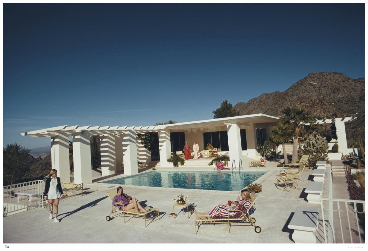 Maison de Scottsdale 1973 - Slim Aarons Estate Estampillé

Invités au bord de la piscine de la maison de Wayne Beal à Scottsdale, Arizona, janvier 1973.

16 x 20" pouces / 41 x 51 cm format du papier 

Collection Samped Edition à 150 exemplaires