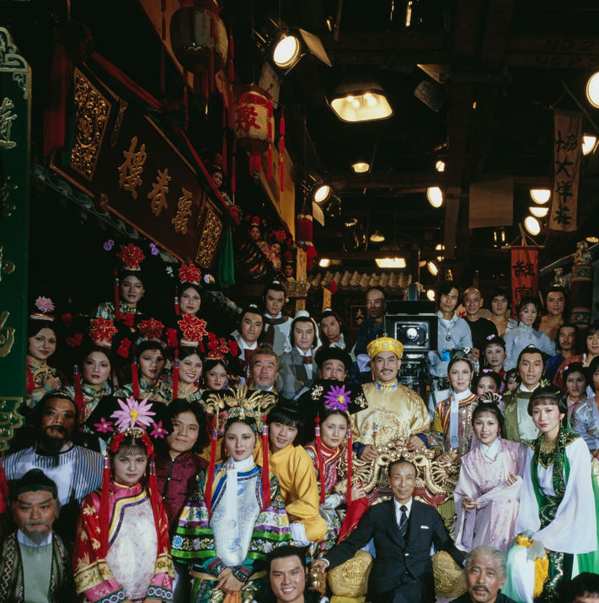 Sir Run Shaw, Nachlassausgabe, Porträtfotografie (Schwarz), Figurative Photograph, von Slim Aarons