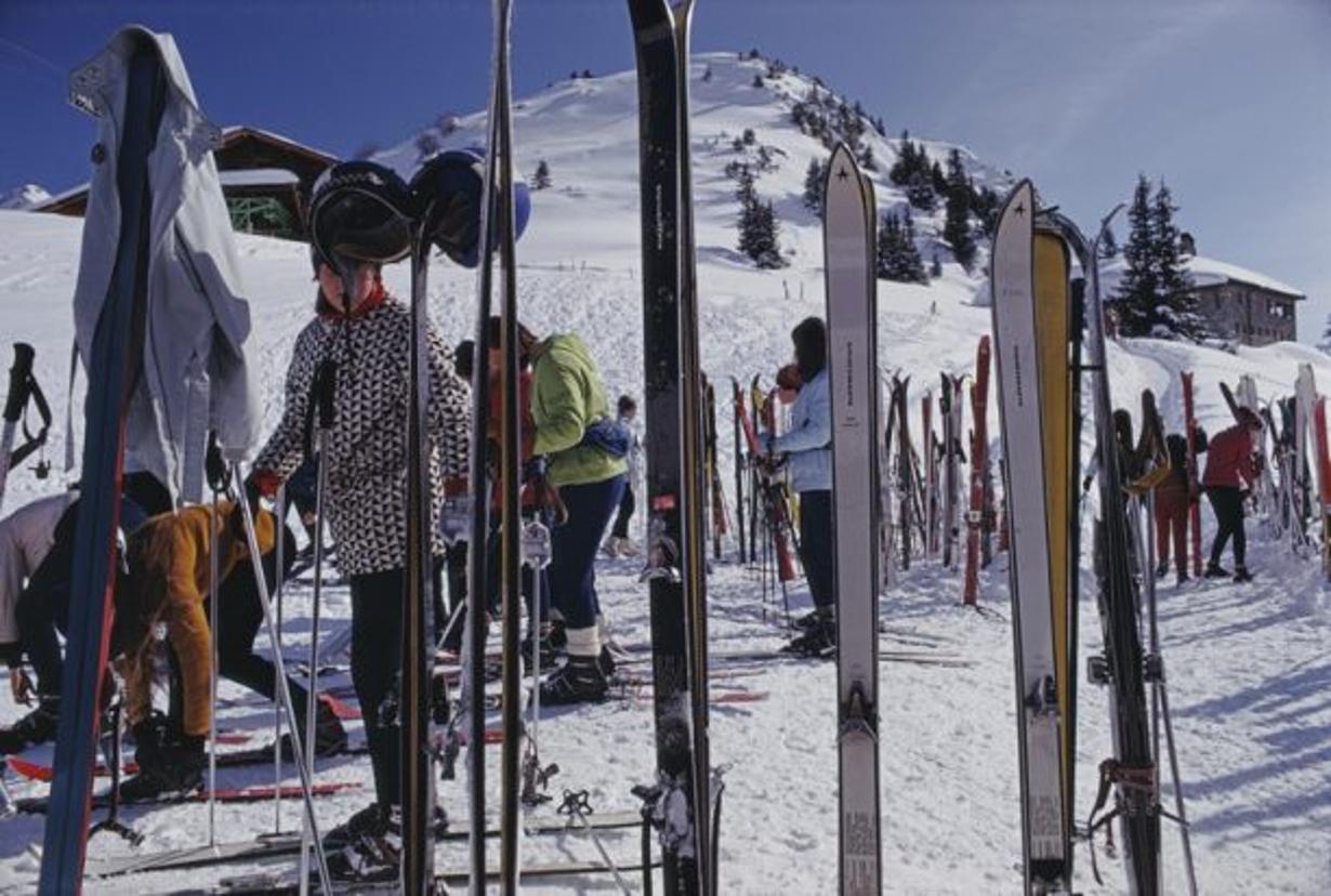 Skiers At Gstaad 
1969
by Slim Aarons

Slim Aarons Limited Estate Edition

Skiers at Gstaad, Switzerland, 1969

unframed
c type print
printed 2023
16×20 inches - paper size


Limited to 150 prints only – regardless of paper size

blind embossed Slim