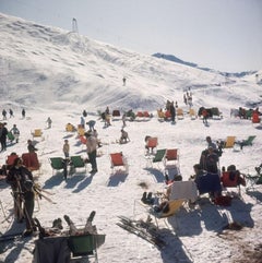 Skier bei Verbier Slim Aarons, Nachlass, gestempelter Druck