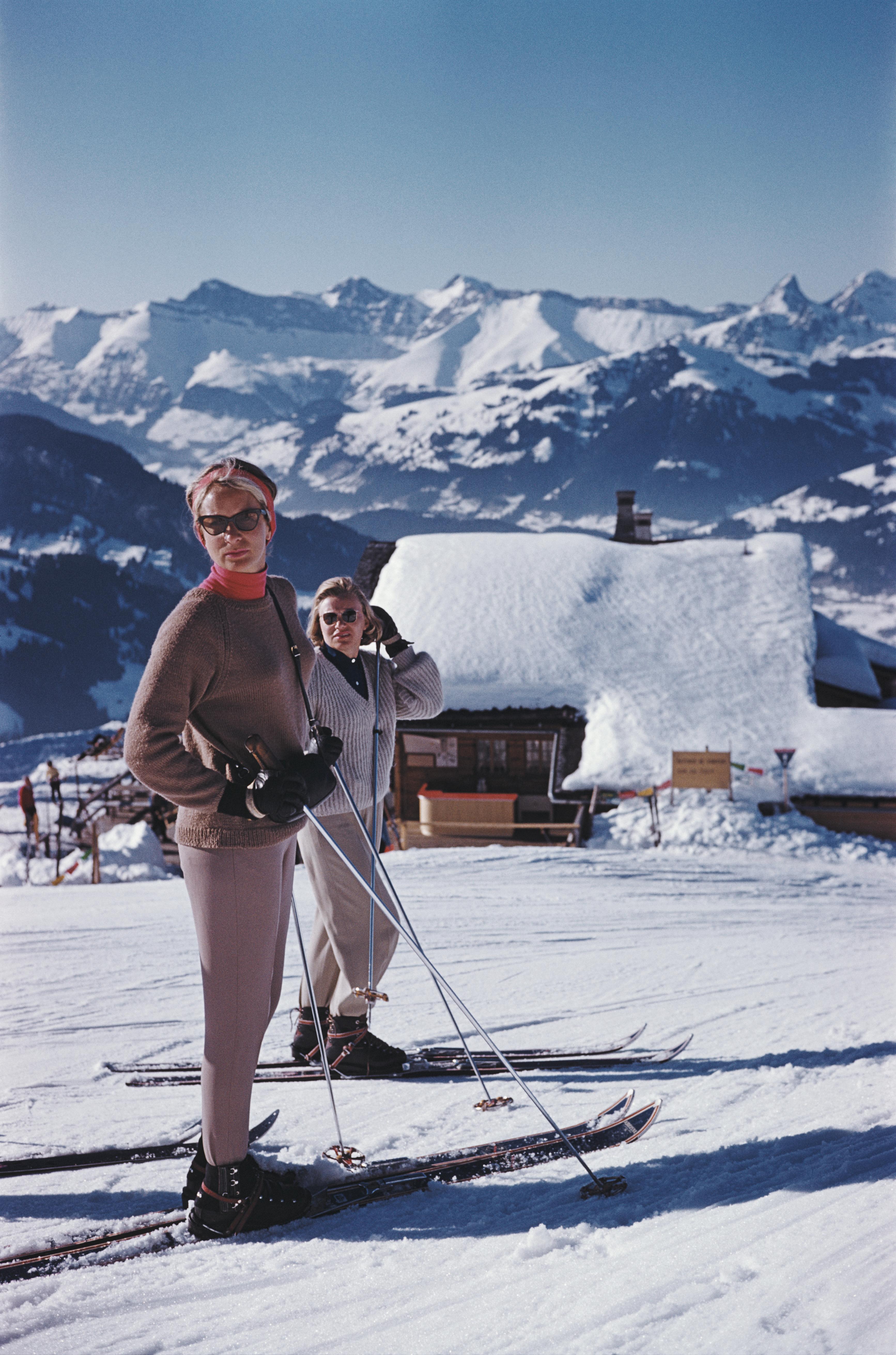 Slim Aarons Color Photograph - Skiers in Gstaad, Estate Edition