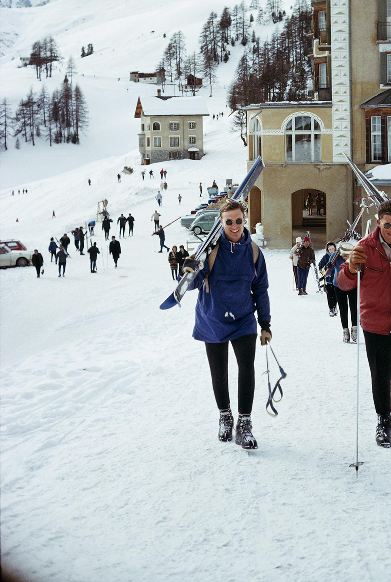 Skieurs à St. Moritz, Suisse, photographie d'édition patrimoniale en vente 2