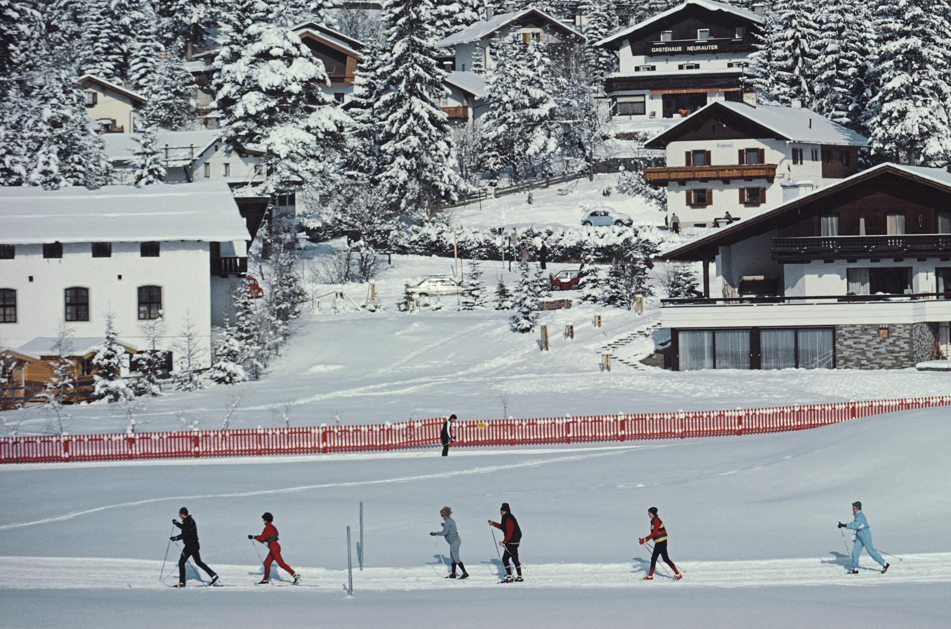 Esquiando En Seefeld, Austria, Edición Inmobiliaria, Fotografía de Paisaje Invernal en venta 2