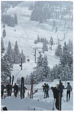 Ski à Vail 1964 - Slim Aarons estampillé par la succession