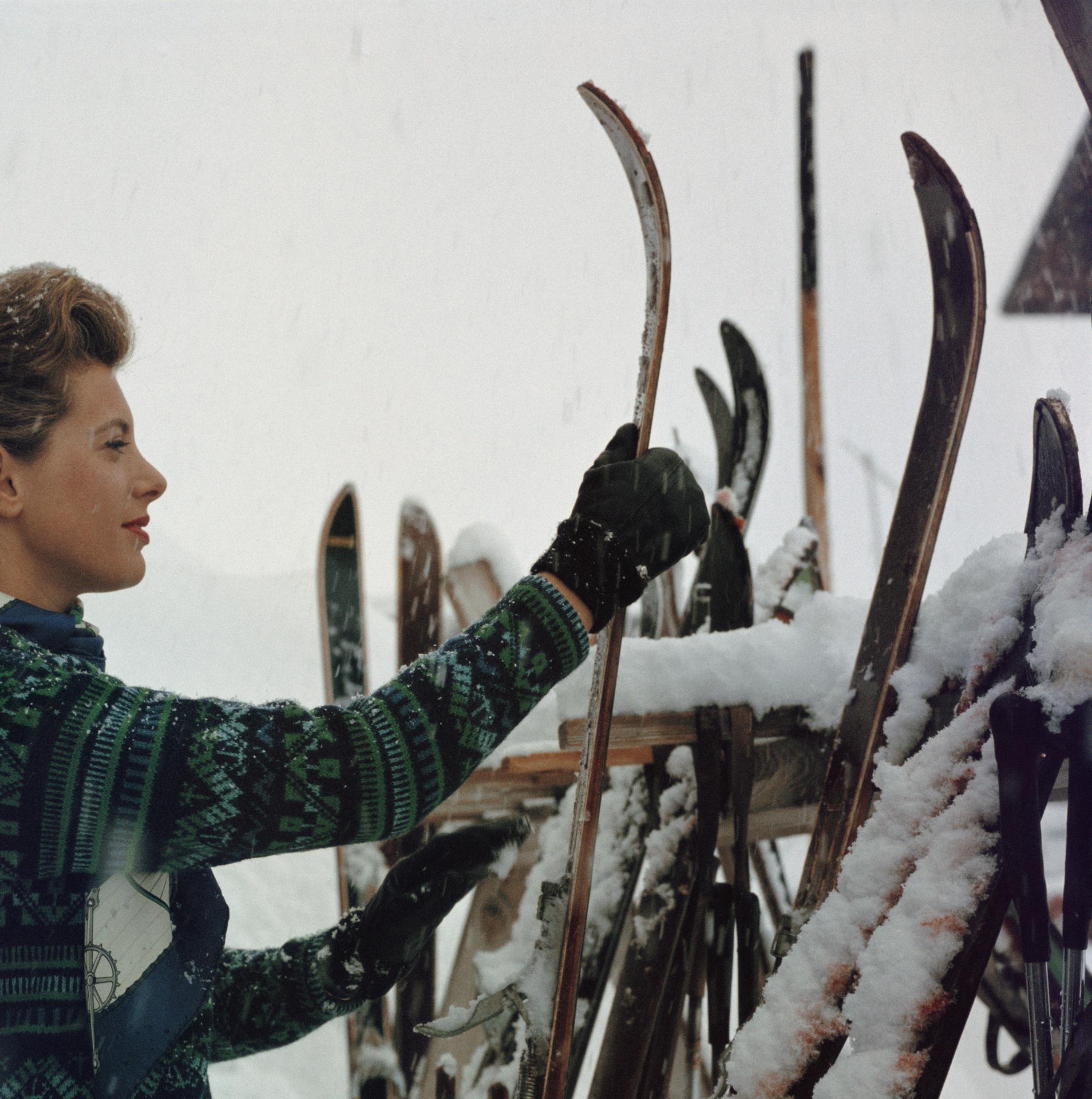Skifahren Prinzessin
Slim Aarons Estate Edition
Nummeriert und gestempelt vom Slim Aarons Estate. Inklusive Echtheitszertifikat. 
C-Typ Druck auf Fuji Crystal Archive Papier,
Scharfe Details, kontinuierlicher Ton und brillante Farben
Papiergewicht
