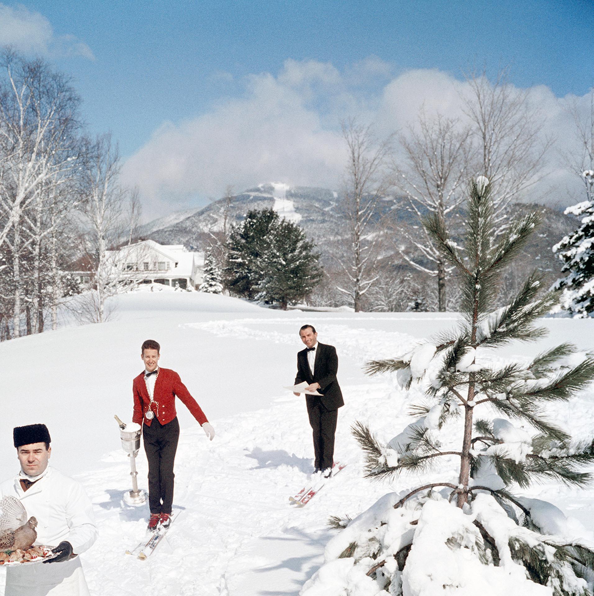 Skiing Waiters, Estate Edition, midcentury glamour in Stowe, Vermont For Sale 1