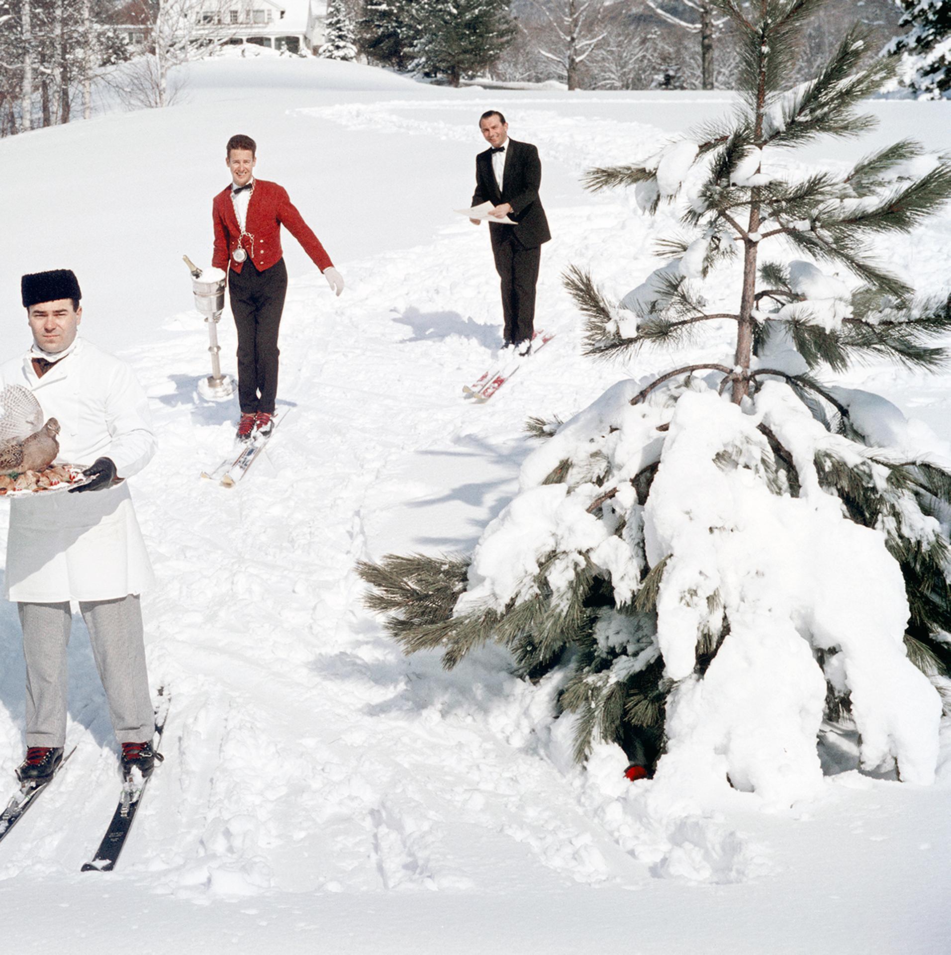 Skiing Waiters, Estate Edition, midcentury glamour in Stowe, Vermont For Sale 2