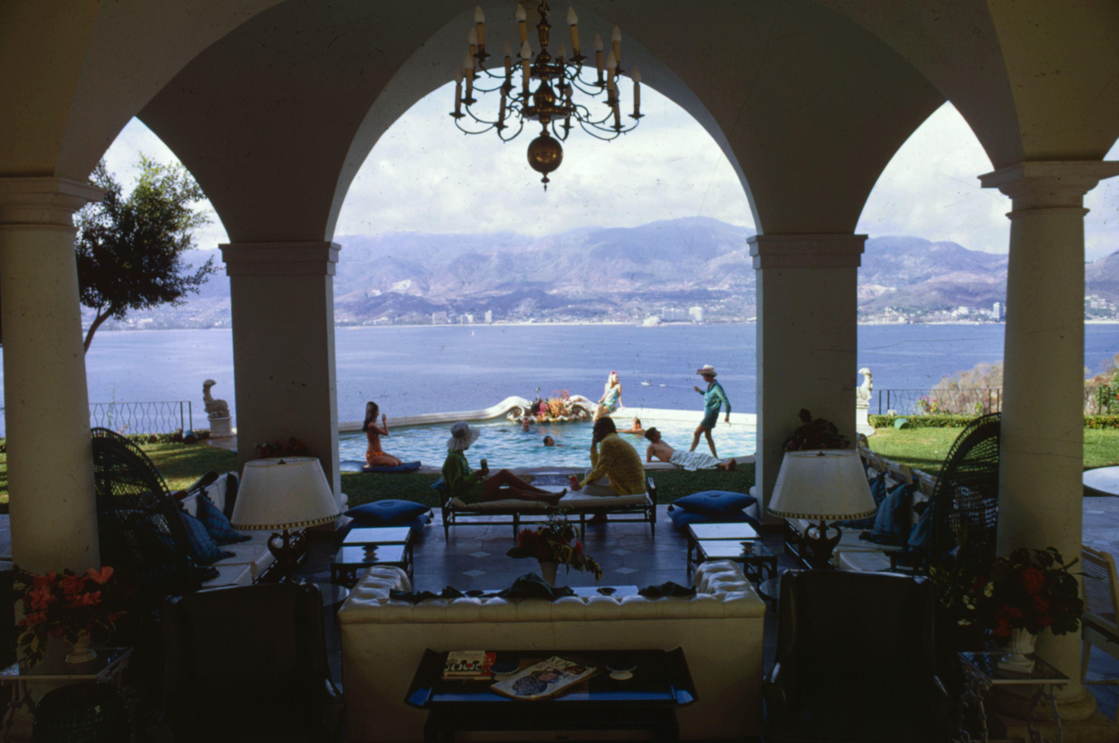 'Acapulco Villa' 1968 Slim Aarons Limited Estate Edition Print 
Las Brisas, the home of Eustaquio Escandon in Acapulco, January 1968. 
From 'A Wonderful Time - Slim Aarons' 
(Photo by Slim Aarons/Getty Images)

Slim Aarons Chromogenic C print