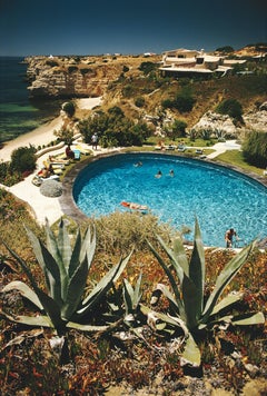 Slim Aarons, 'Algarve Hotel Pool' Fotografia moderna del Medioevo