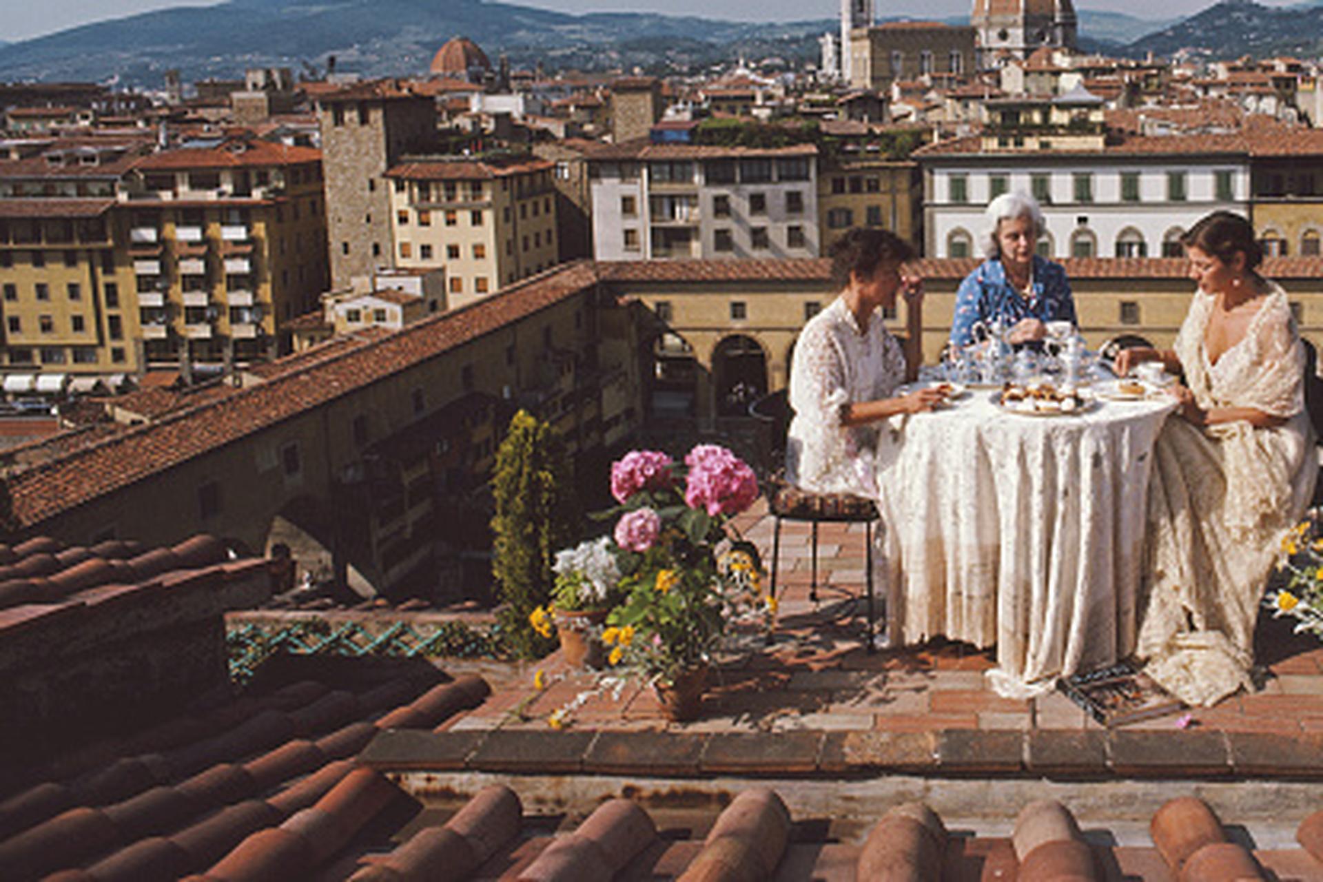 Slim Aarons 'Antonellis Sisters' (Slim Aarons Estate Edition) en vente 6