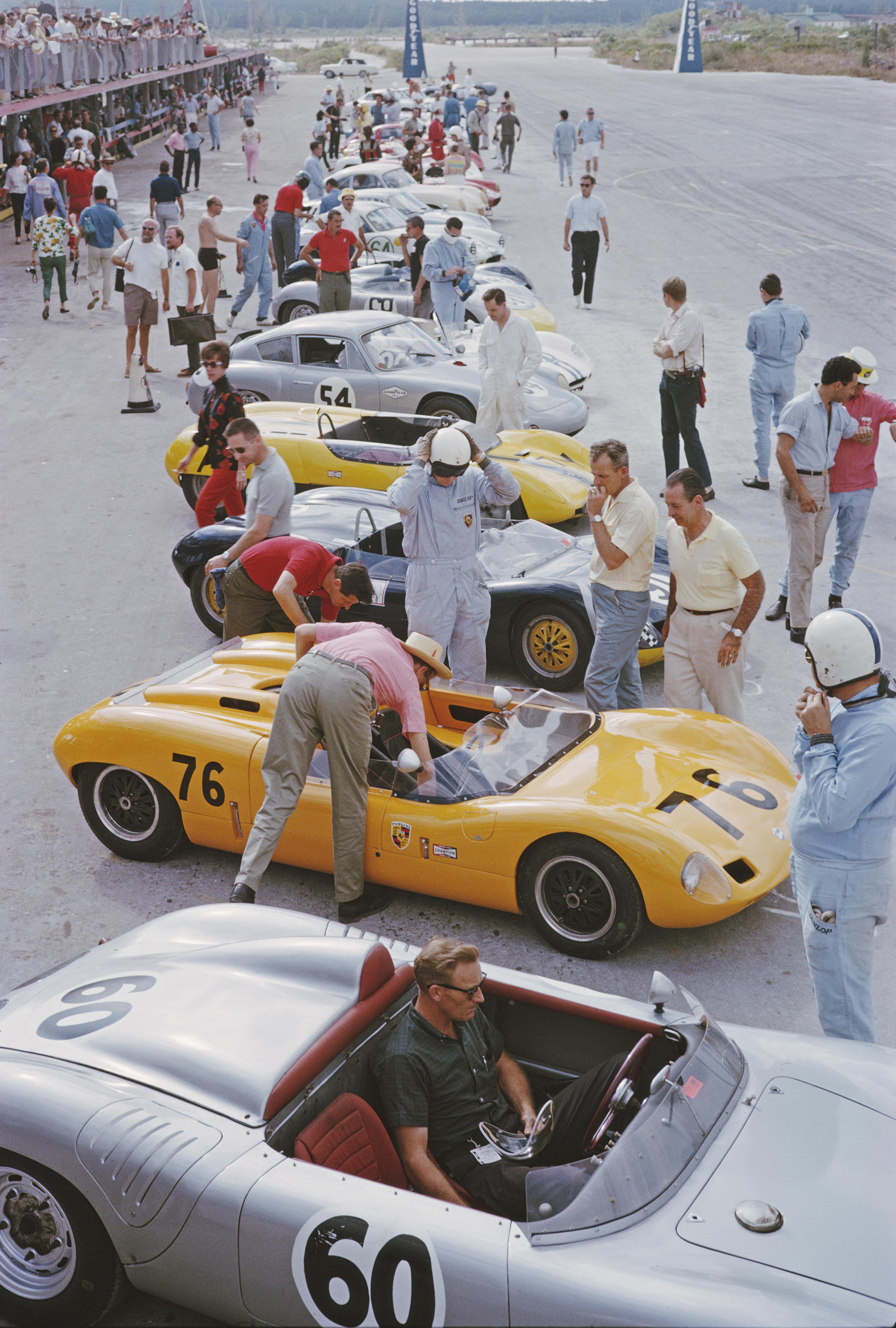 Slim Aarons 'Bahamas Speed Week' (Fotografia moderna di metà secolo)