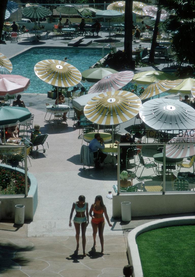Camelback Inn, 1968
Chromogener Lambda-Druck
Nachlassauflage von 150 Stück

Gäste am Pool des Camelback Inn, Scottsdale Arizona, April 1967.

Nachlassgestempelte und handnummerierte Auflage von 150 Stück mit Echtheitszertifikat des Nachlasses.