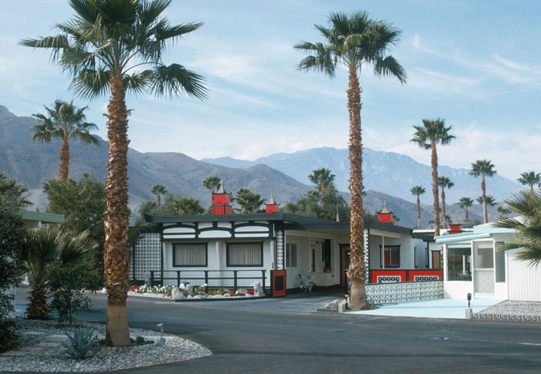 Capotes Haus, 
Chromogener Lambda-Druck
Nachlassauflage von 150 Stück

Das Haus des amerikanischen Schriftstellers Truman Capote in Palm Springs, Kalifornien, Januar 1970.

Nachlassgestempelte und handnummerierte Auflage von 150 Stück mit