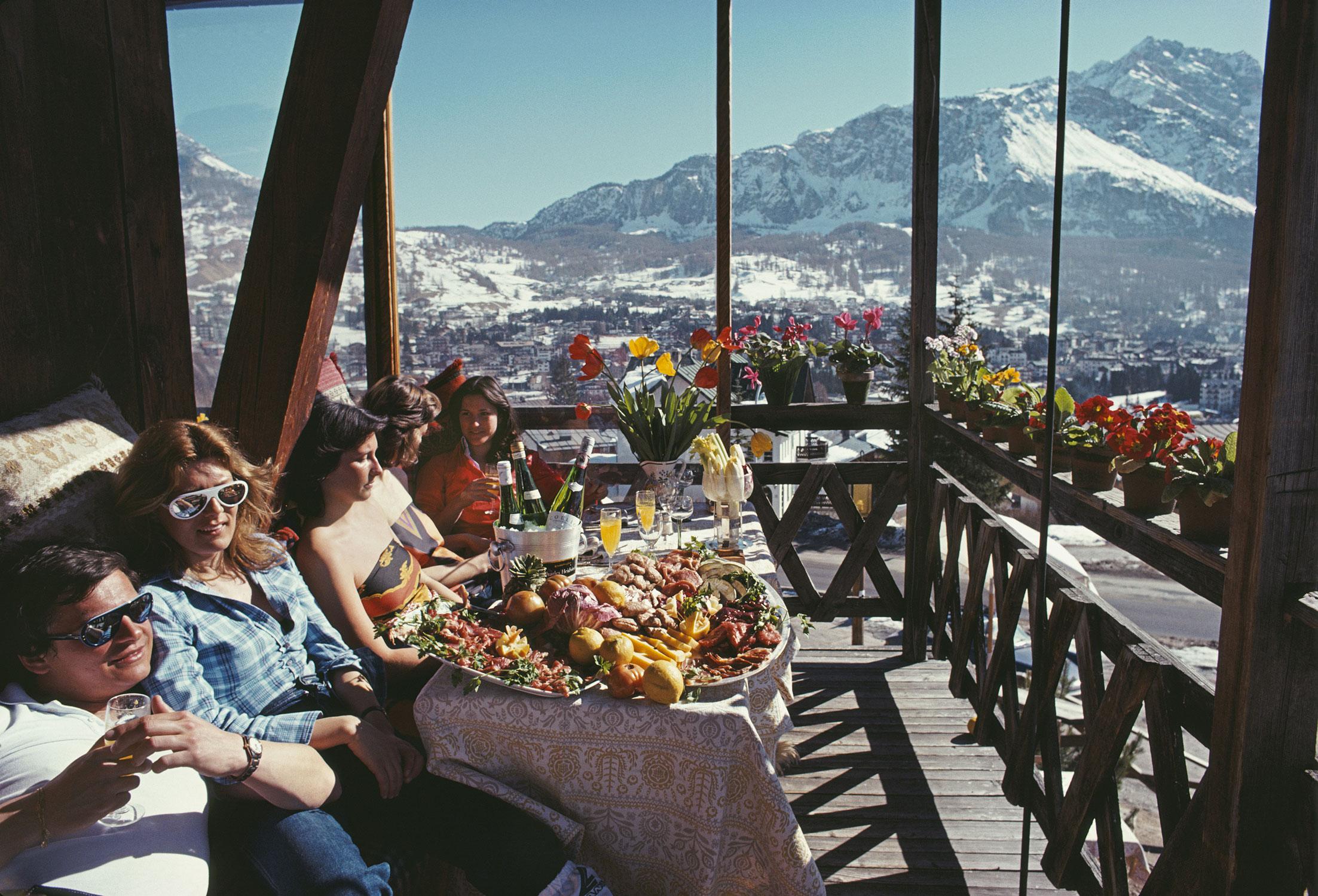 Schlanke Aarons
Die Sonne einfangen in Cortina
1976 (später gedruckt)
C Druck 
Nachlassgestempelte und nummerierte Auflage von 150 Stück 
mit Echtheitszertifikat

Giuliana Gerolinetto, Maria Cristina Giaconelli, Marina Aletti und Cristina