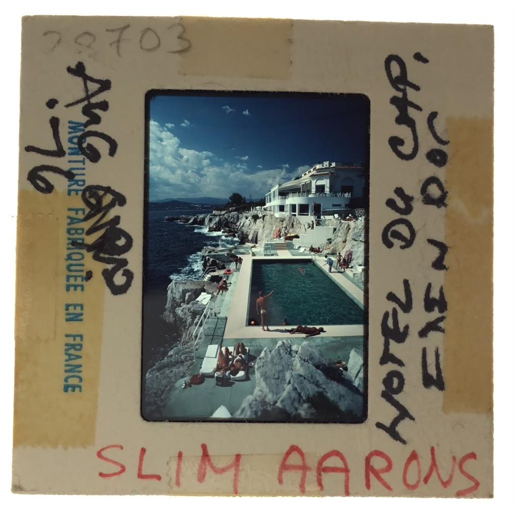 Aarons « Sliptop Pool », édition limitée - Noir Figurative Photograph par Slim Aarons