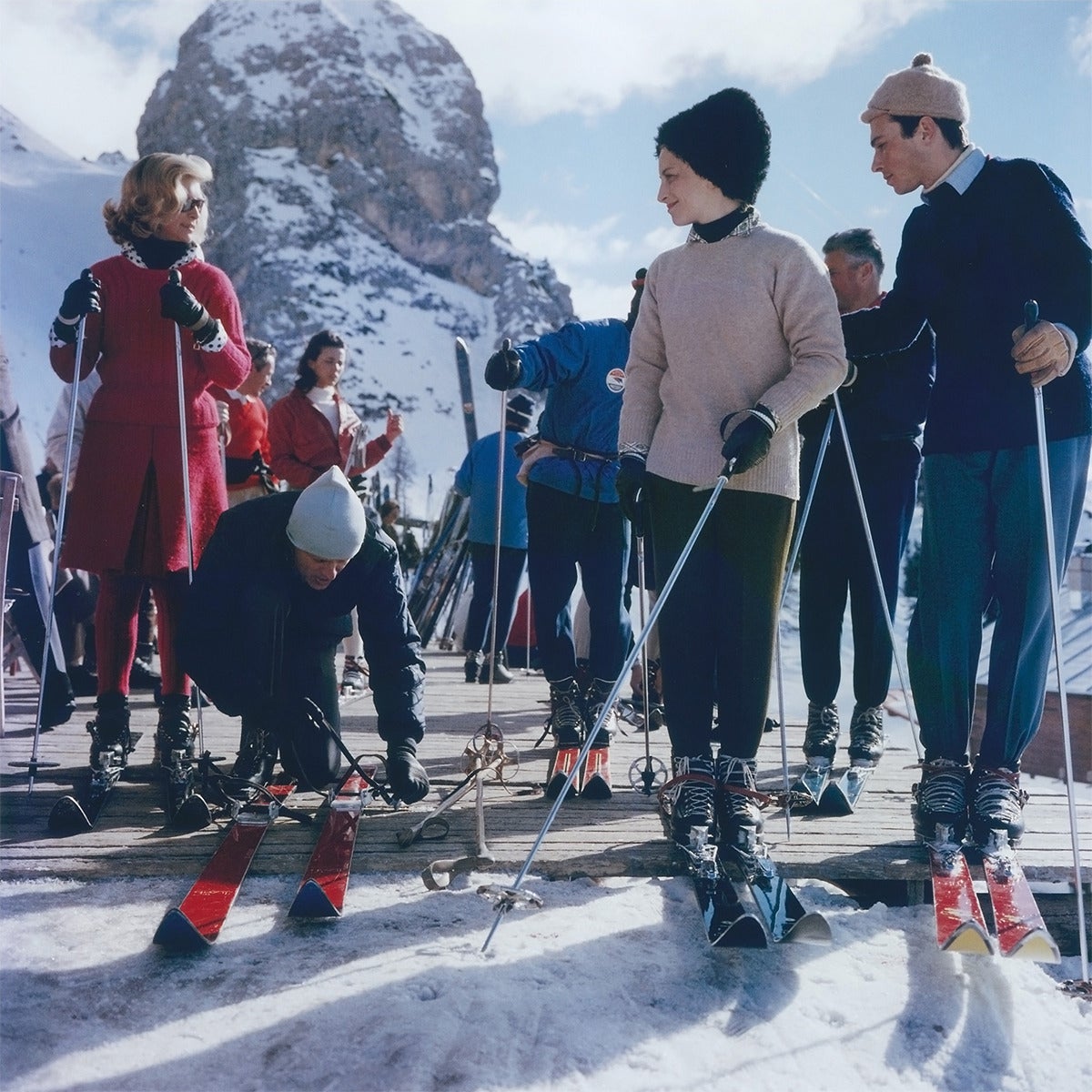 Skiers at Cortina D'Ampezzo in Italy, 1962. 

Estate stamped and hand numbered edition of 150 with certificate of authenticity from the estate. 

Slim Aarons (1916-2006) worked mainly for society publications photographing attractive people doing