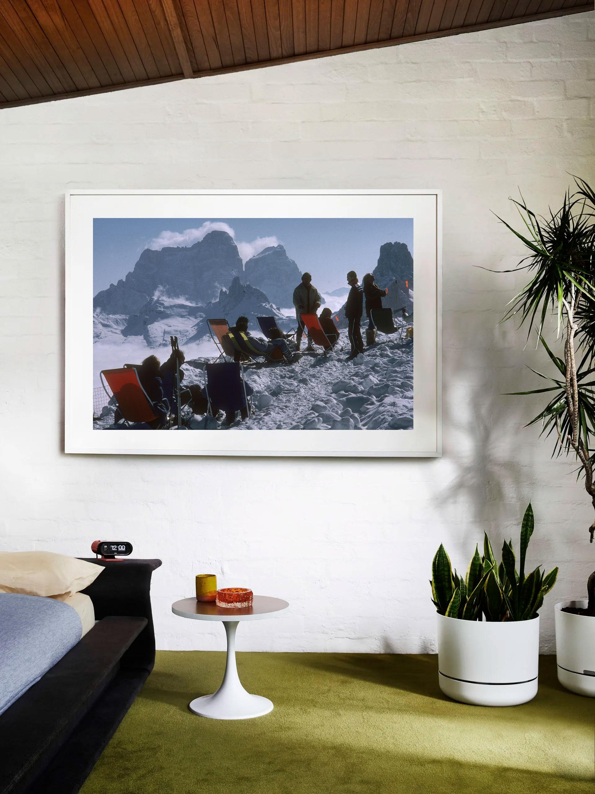 Slim Aarons Cortina d'Ampezzo - Photographie moderne du milieu du siècle dernier en vente 2