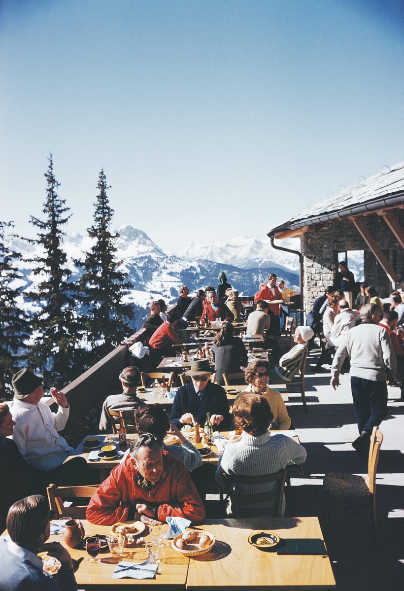 Slim Aarons 
Dining In Gstaad
 1961 Édition officielle à tirage limité