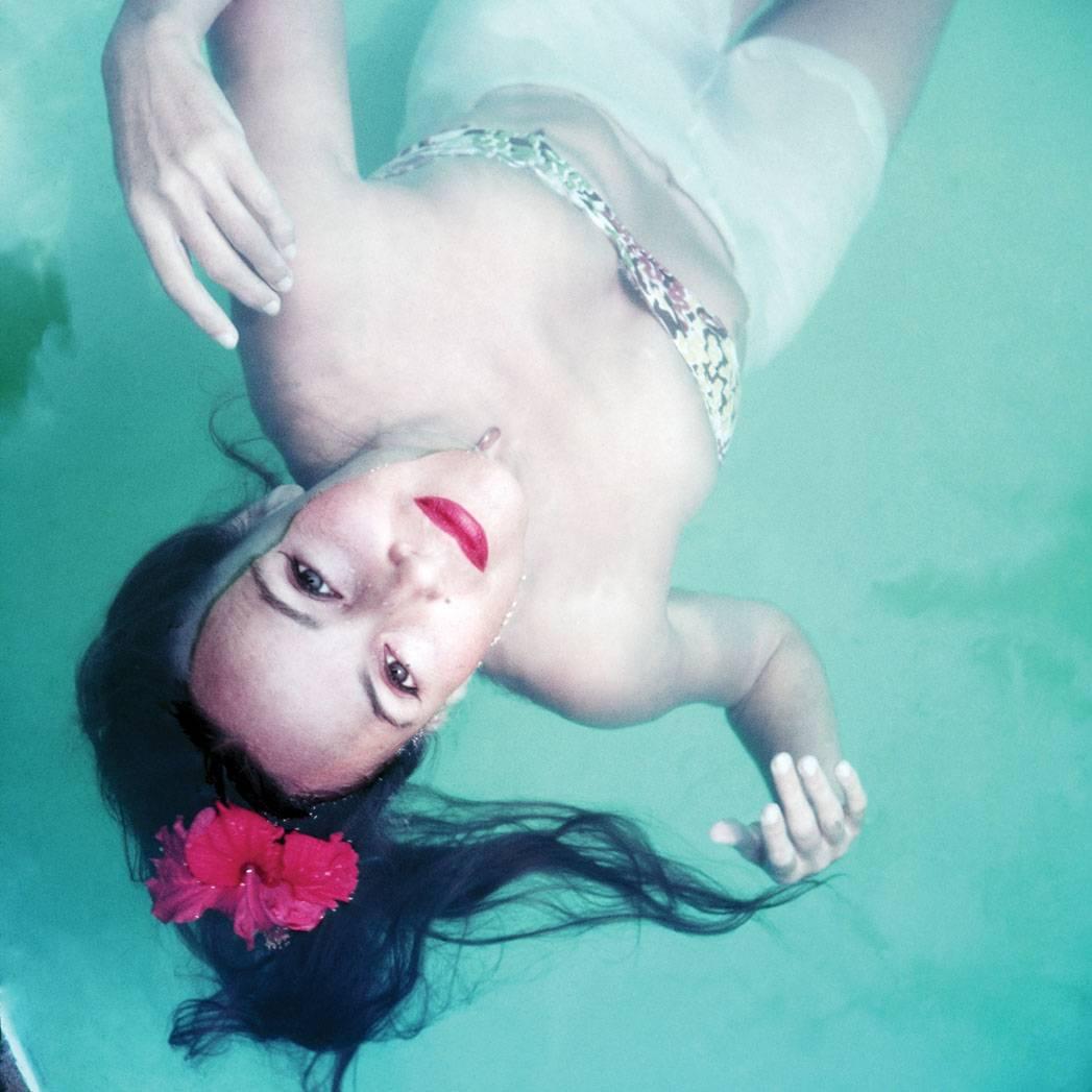 Der mexikanische Filmstar Dolores Del Rio (1905 - 1983) beim Schwimmen in Acapulco, Mexiko, 1952.

20 x 20 Zoll
$2500

Nachlassgestempelte und handnummerierte Auflage von 150 Stück mit Echtheitszertifikat des Nachlasses. 
Slim Aarons Estate